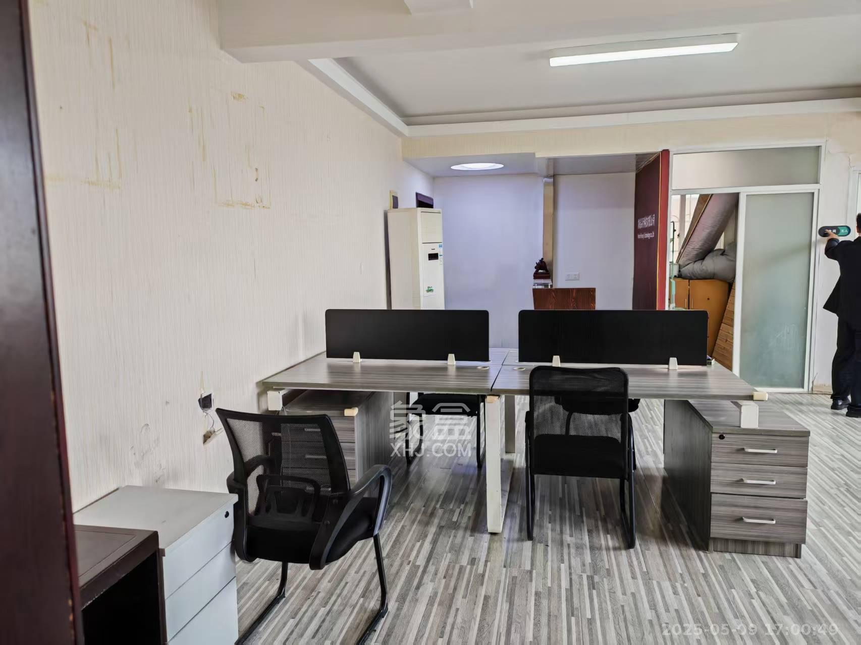 建鸿达现代公寓  2室2厅1卫    2800.0元/月 建鸿达现代公寓  2室2厅1卫    2800.0元/月室内图