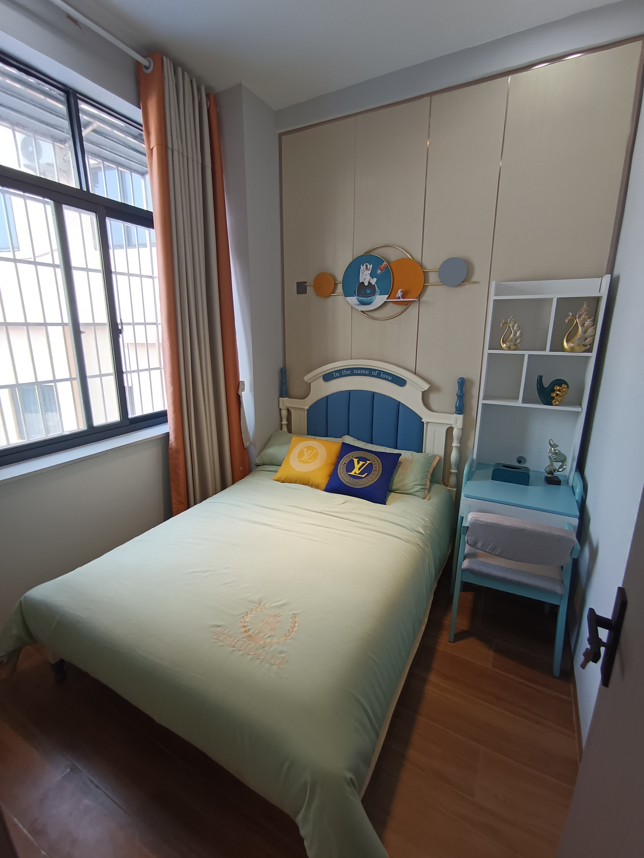 鸿昌盛大厦 2室1厅1卫 83.0万 鸿昌盛大厦 2室1厅1卫 83.0万客厅