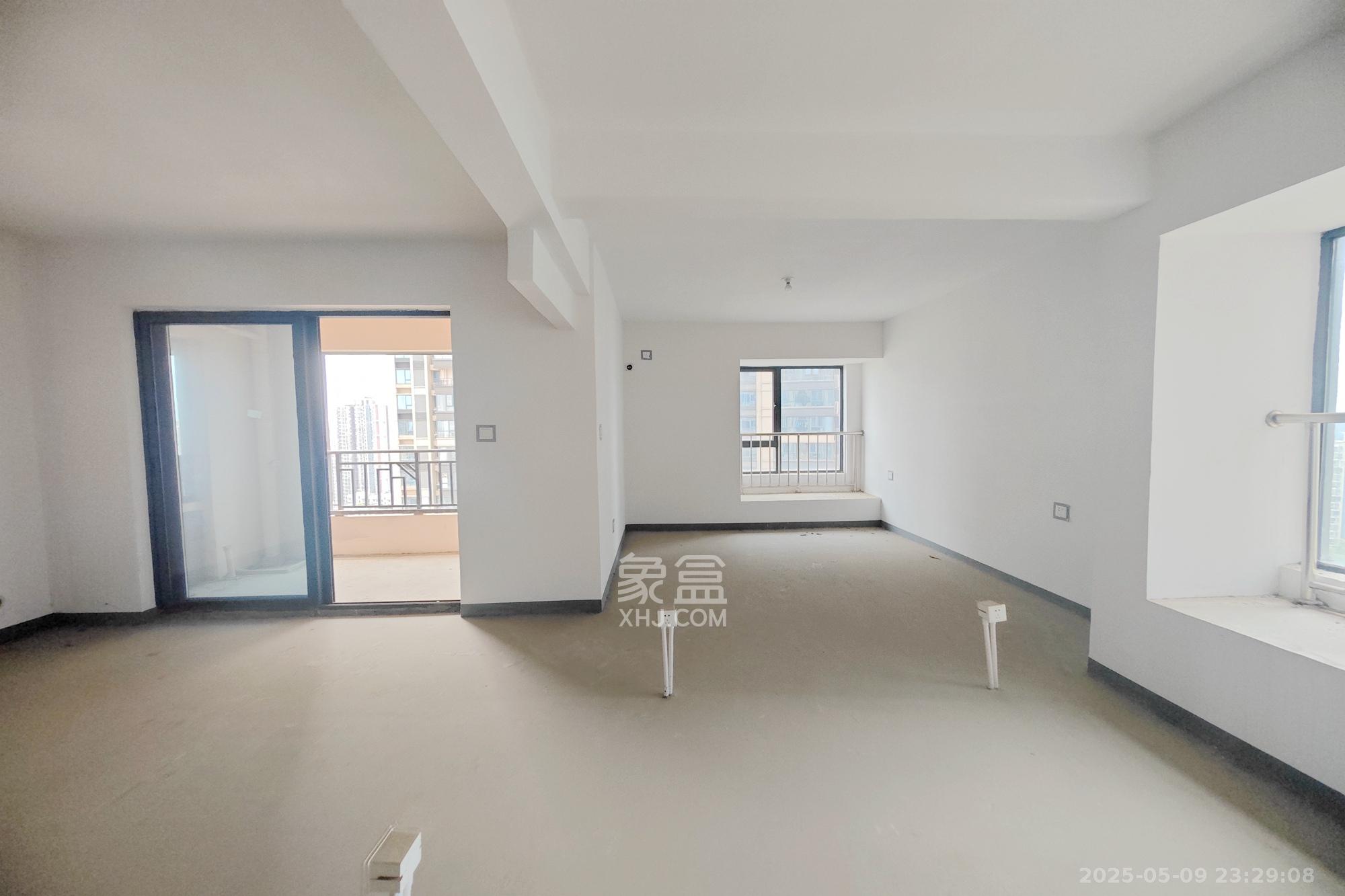 建发中央悦府  3室2厅2卫   145.00万卧室
