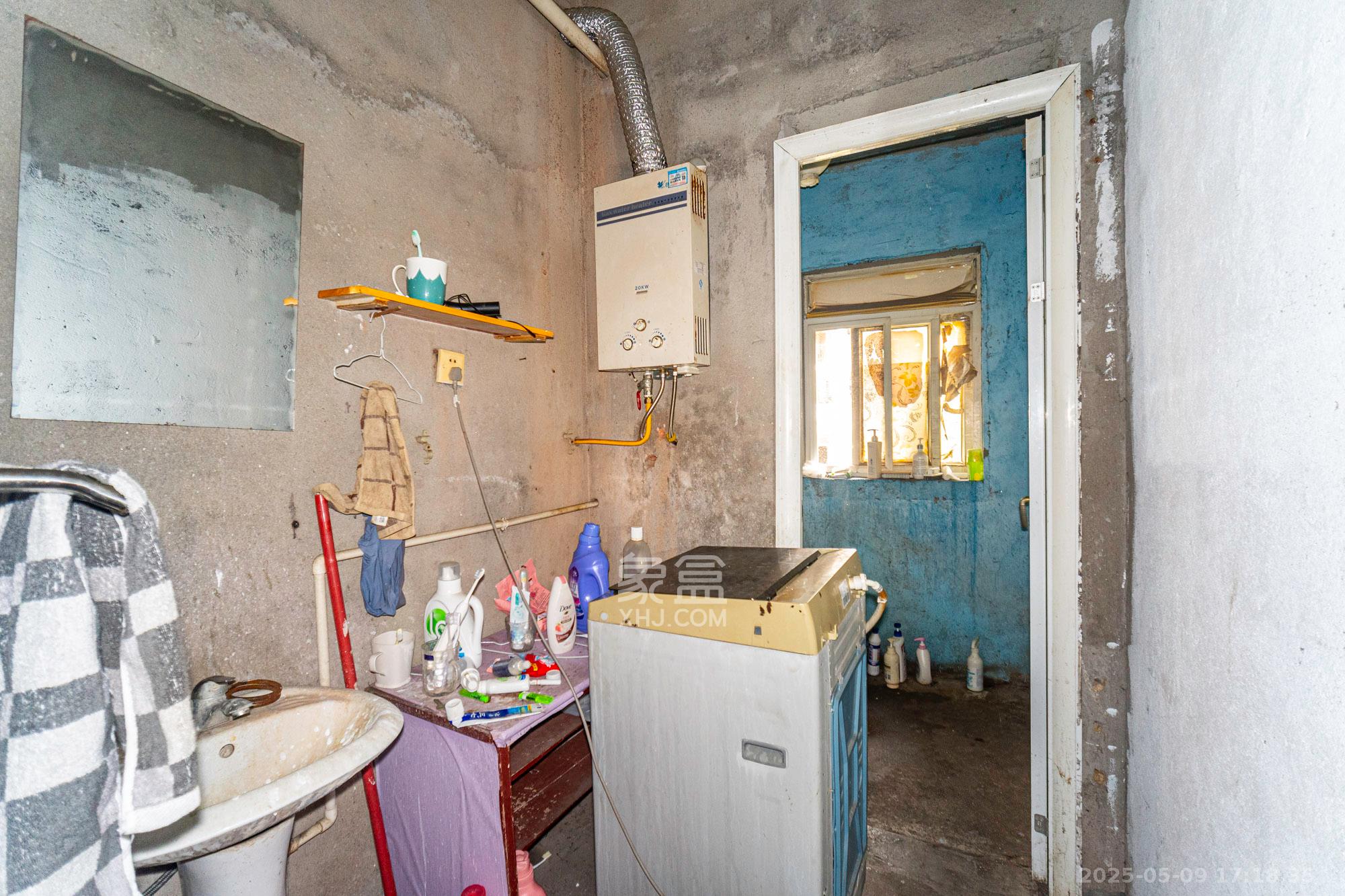 金岸教师公寓  4室1厅2卫    65.0万 金岸教师公寓  4室1厅2卫    65.0万卫生间