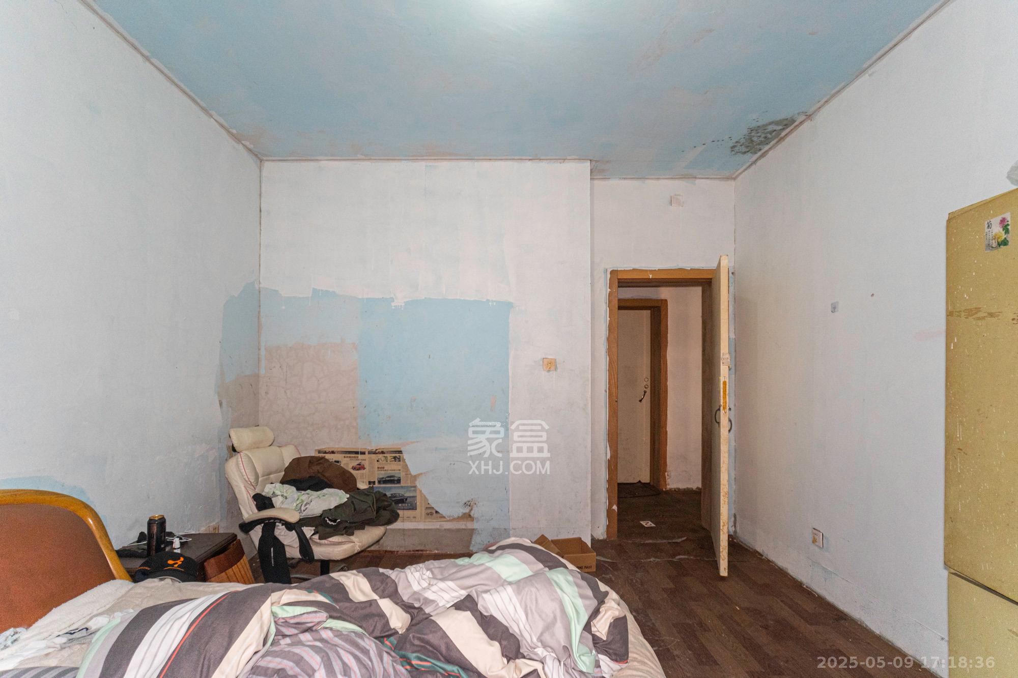 金岸教师公寓  4室1厅2卫    65.0万 金岸教师公寓  4室1厅2卫    65.0万卧室