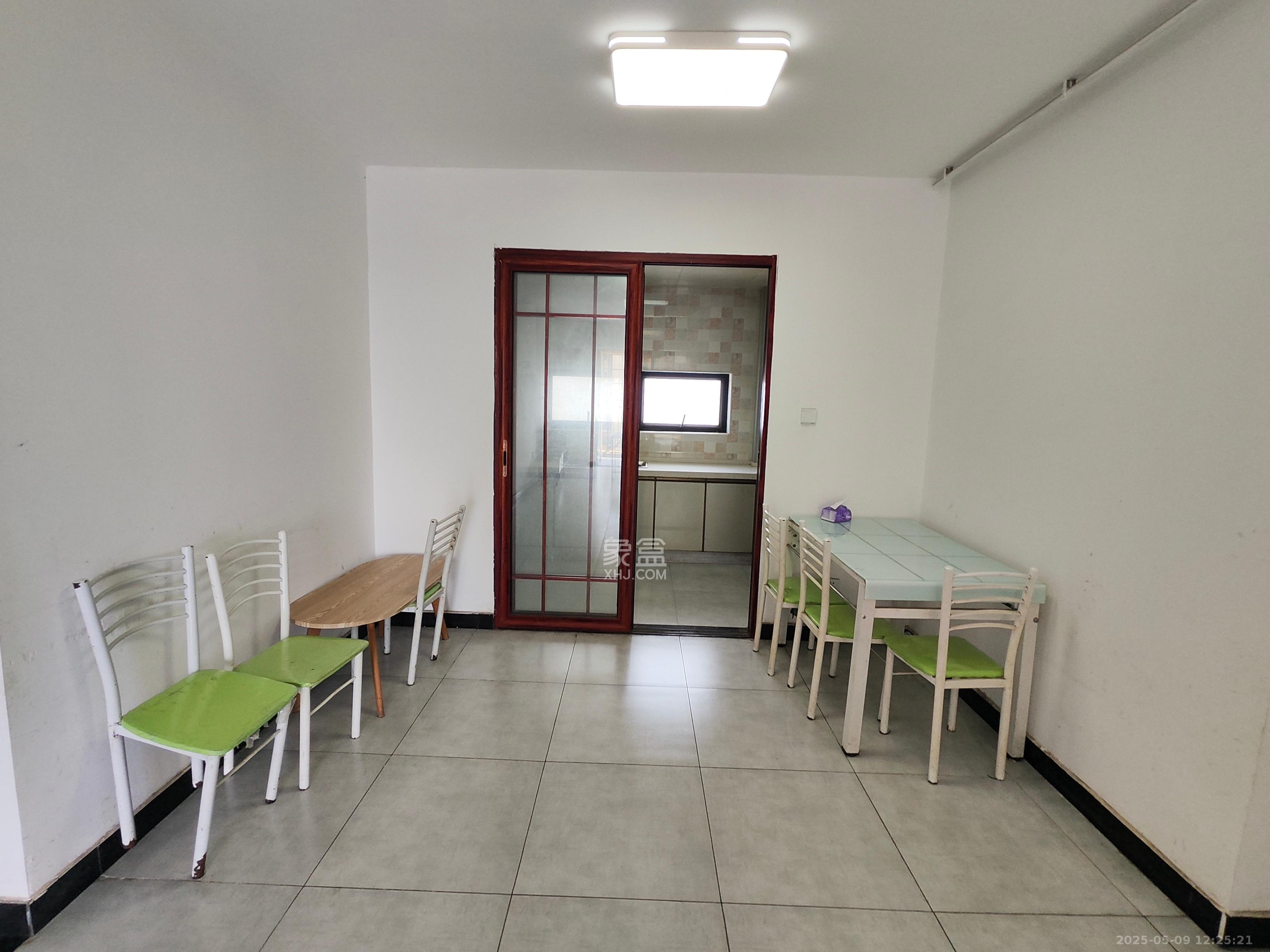 保利城(中航城国际社区、郡原美村) 3室2厅2卫 2200.0元/月 保利城(中航城国际社区、郡原美村) 3室2厅2卫 2200.0元/月室内图