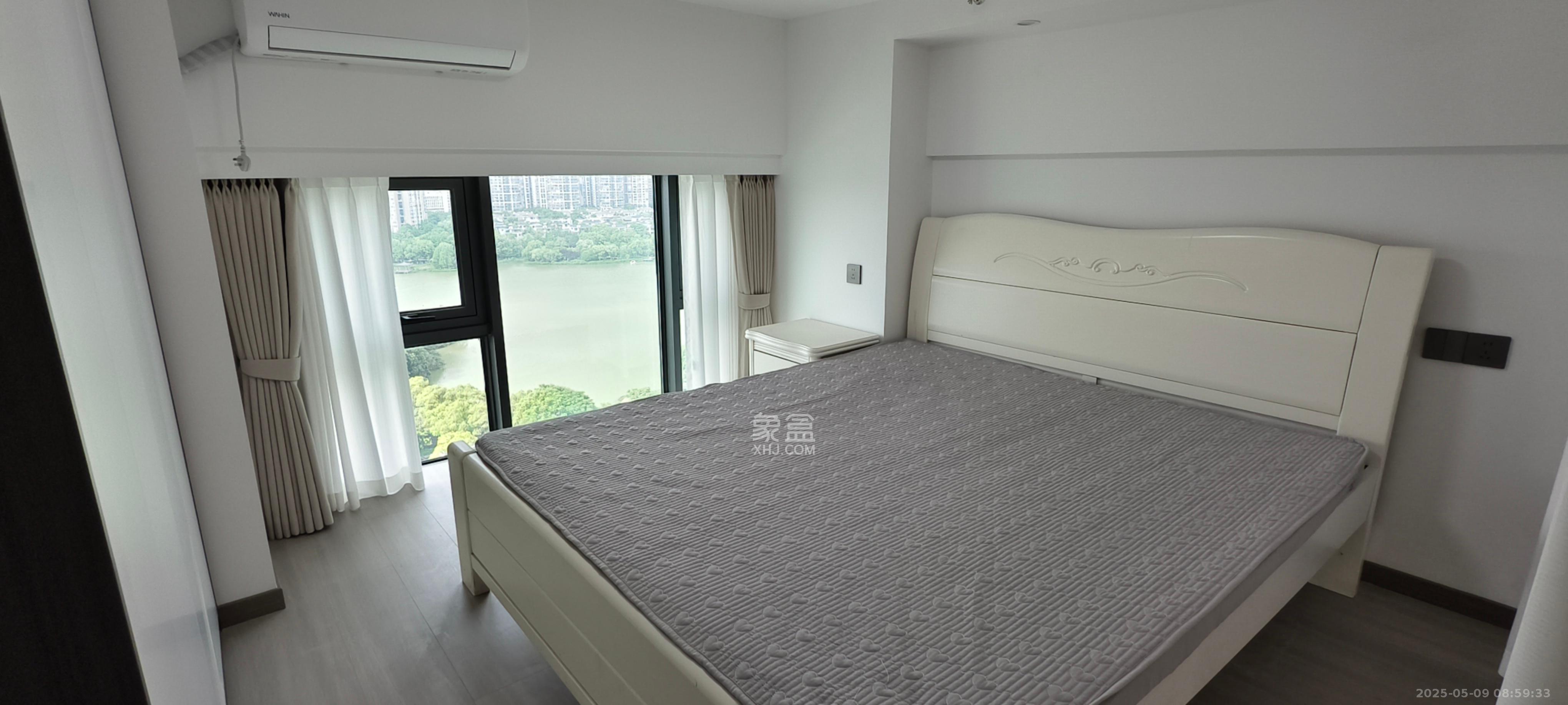 绿地V岛  2室1厅1卫   2400.00元/月室内图