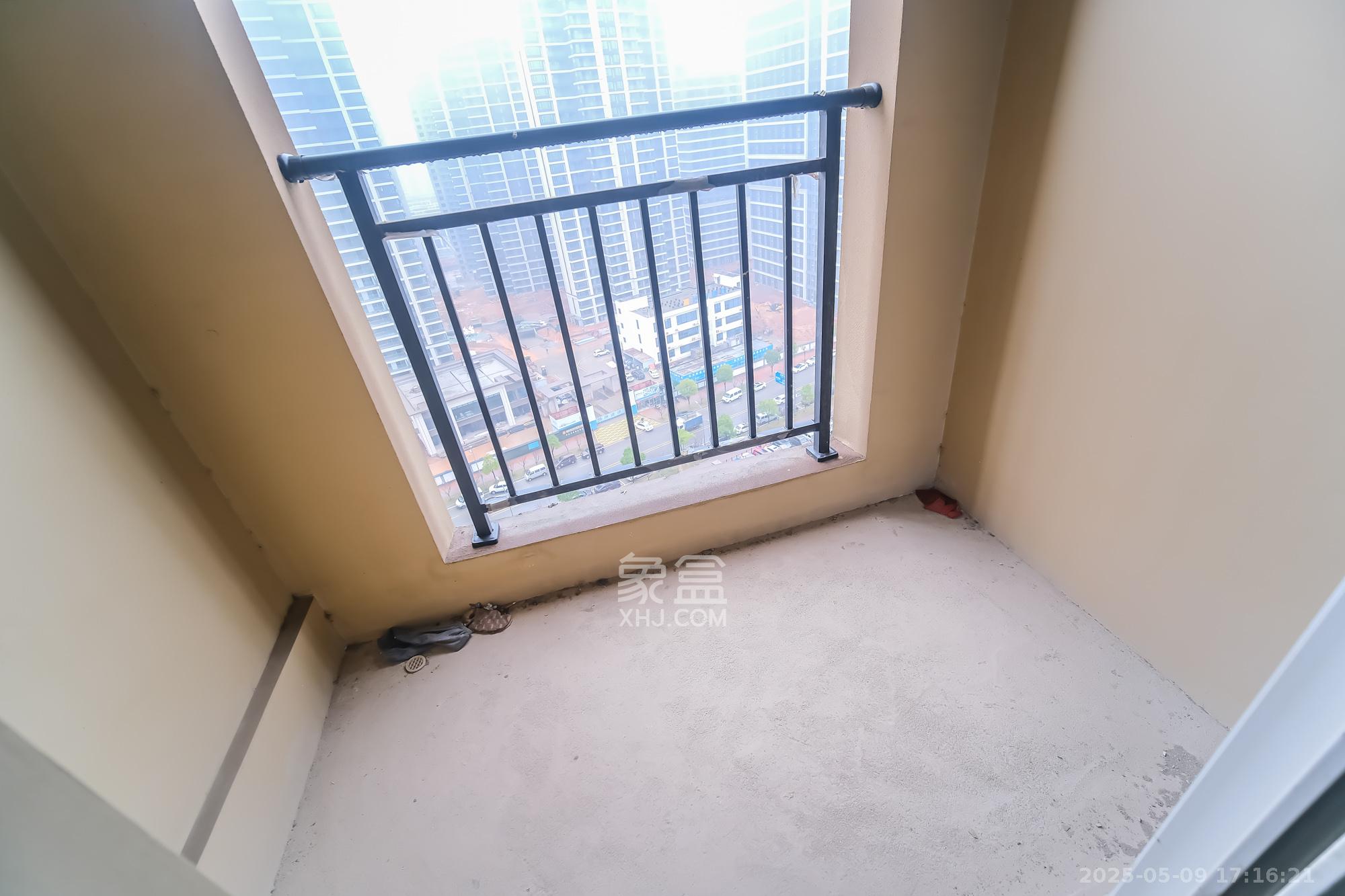 荣盛花语城 3室2厅1卫 58.0万 荣盛花语城 3室2厅1卫 58.0万阳台