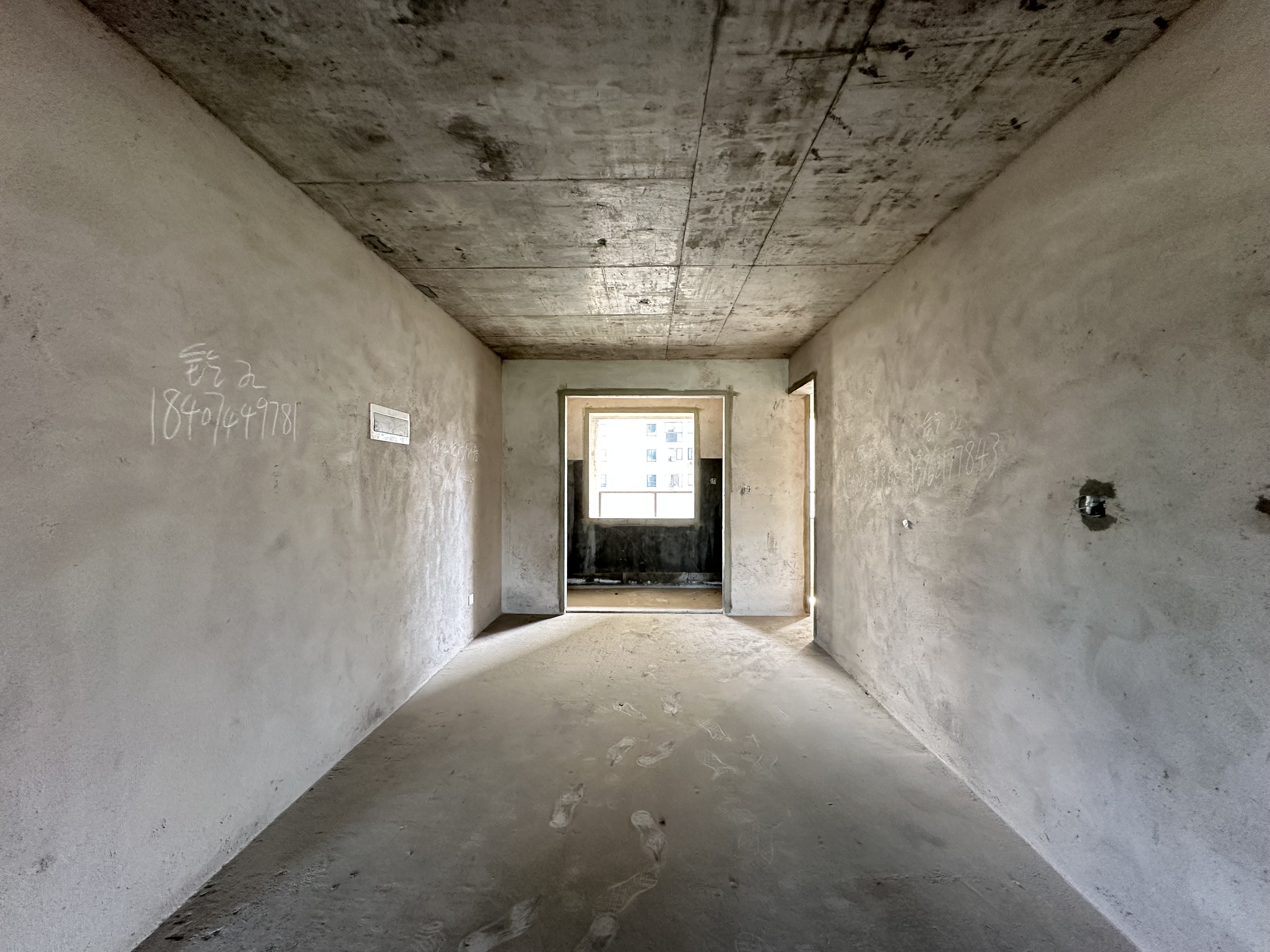 江与城 4室2厅2卫 109.0万 江与城 4室2厅2卫 109.0万客厅