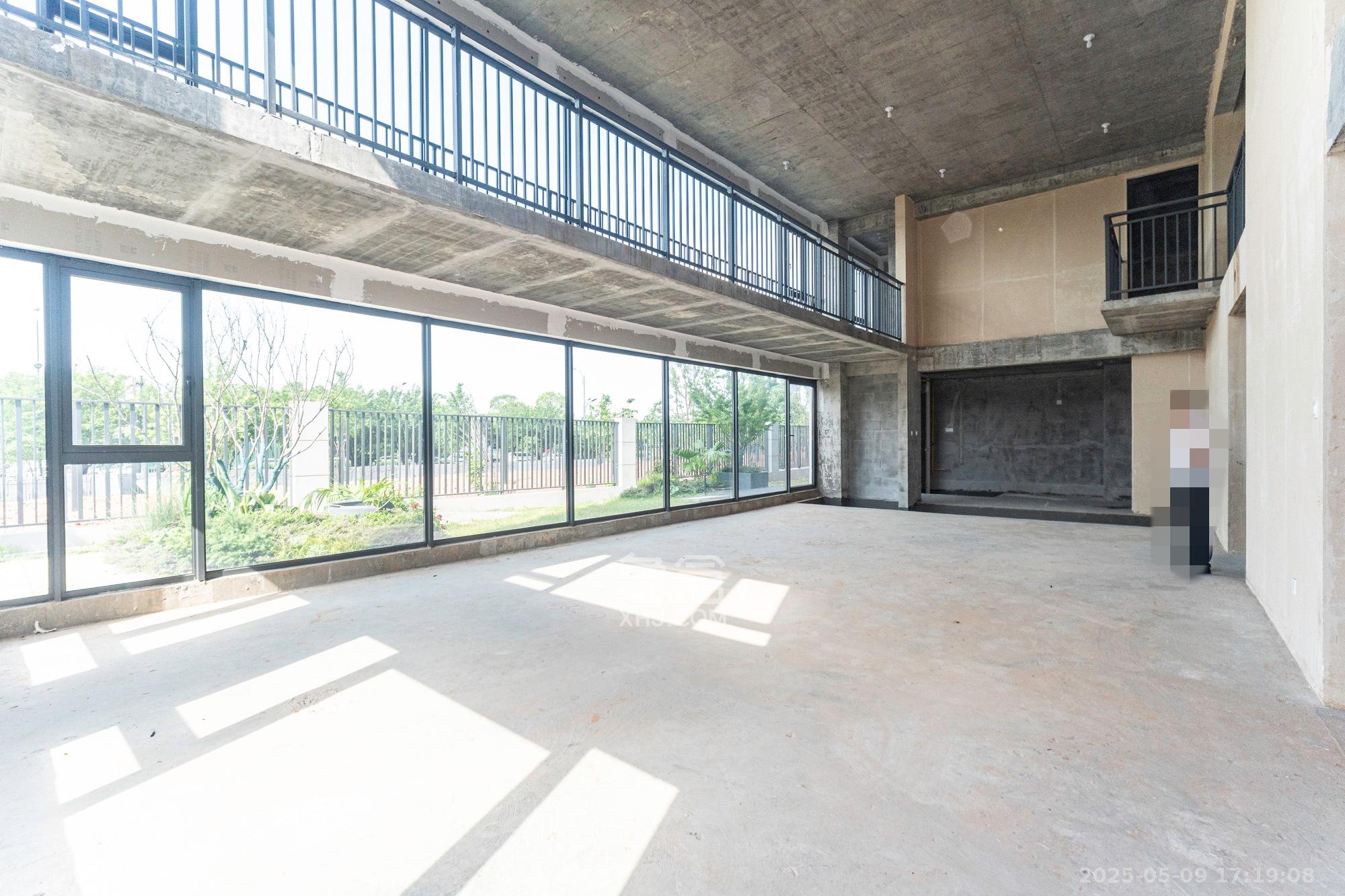 万科松湖天地  6室3厅3卫    698.0万 万科松湖天地  6室3厅3卫    698.0万