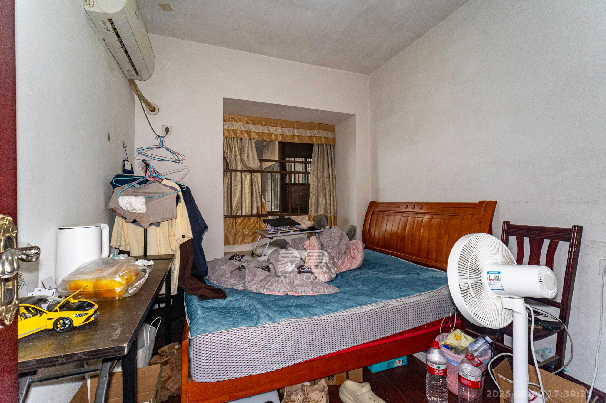 新长海广场 3室2厅2卫 78.8万 新长海广场 3室2厅2卫 78.8万卧室