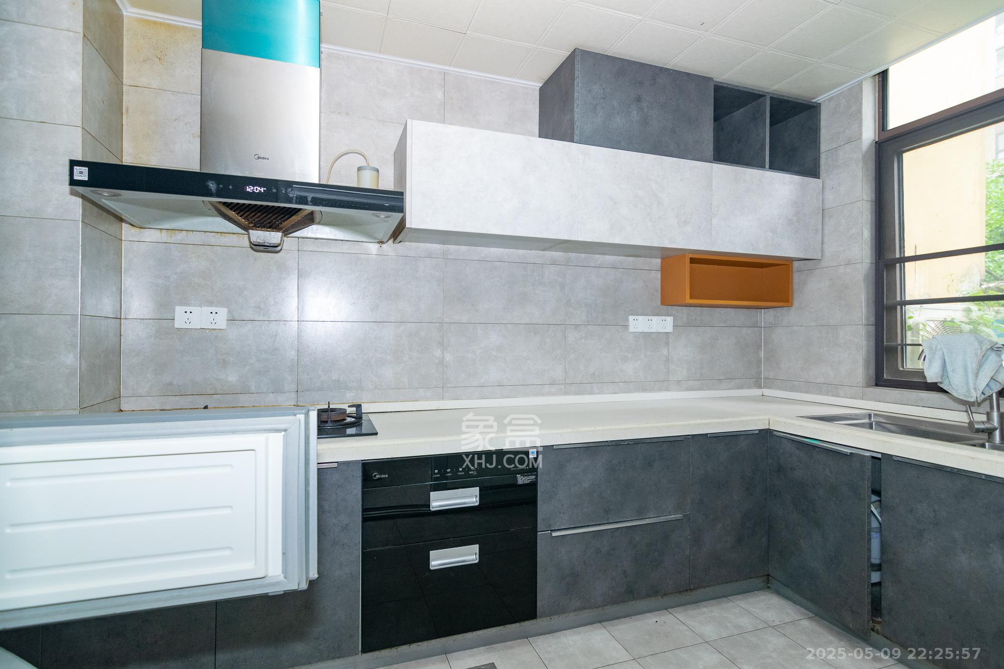 金地三千府(金地湖山樾、金地自在城) 5室3厅3卫 263.0万 金地三千府(金地湖山樾、金地自在城) 5室3厅3卫 263.0万厨房