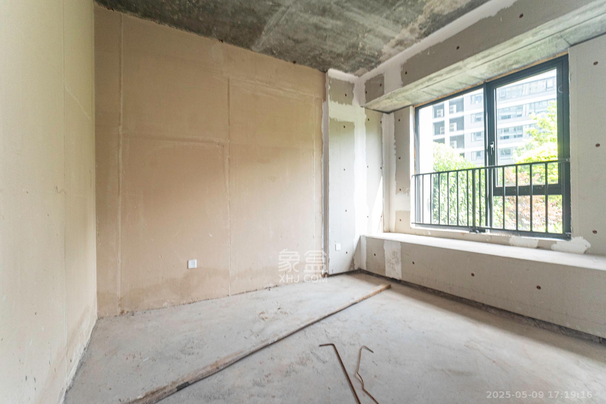 万科松湖天地  6室3厅3卫    698.0万 万科松湖天地  6室3厅3卫    698.0万卧室