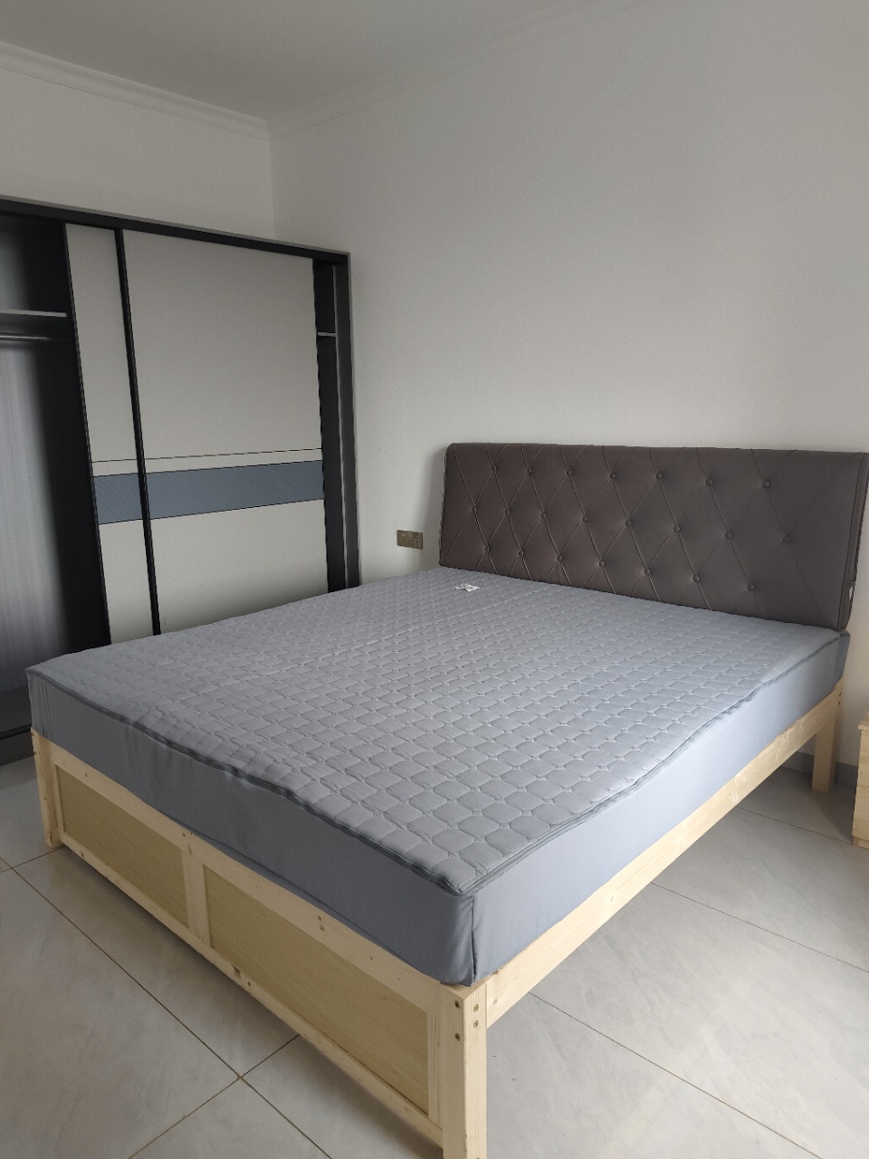 奥地利春天  4室2厅2卫   1280.00元/月室内图