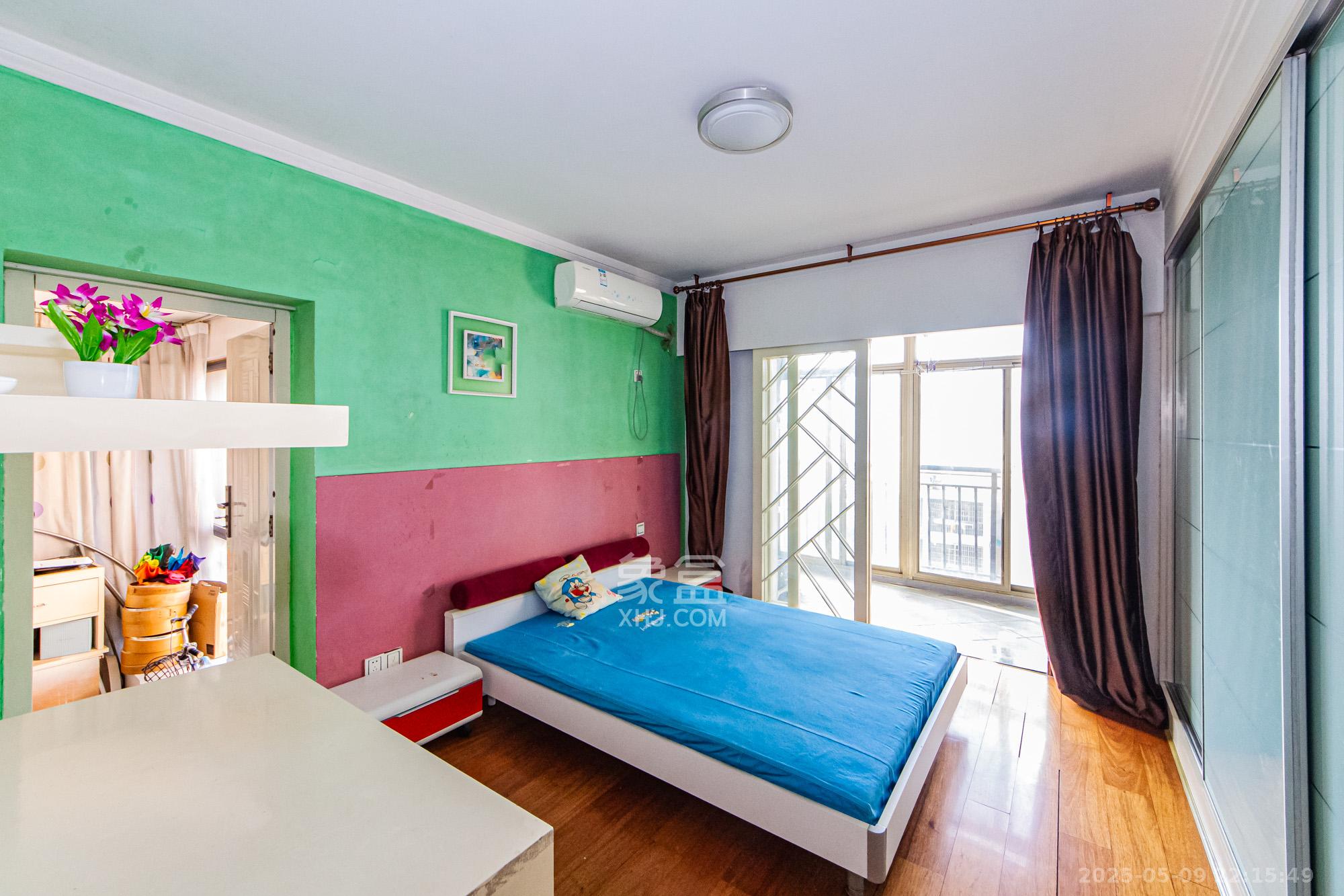 景香苑 3室2厅2卫 115.0万 景香苑 3室2厅2卫 115.0万卧室