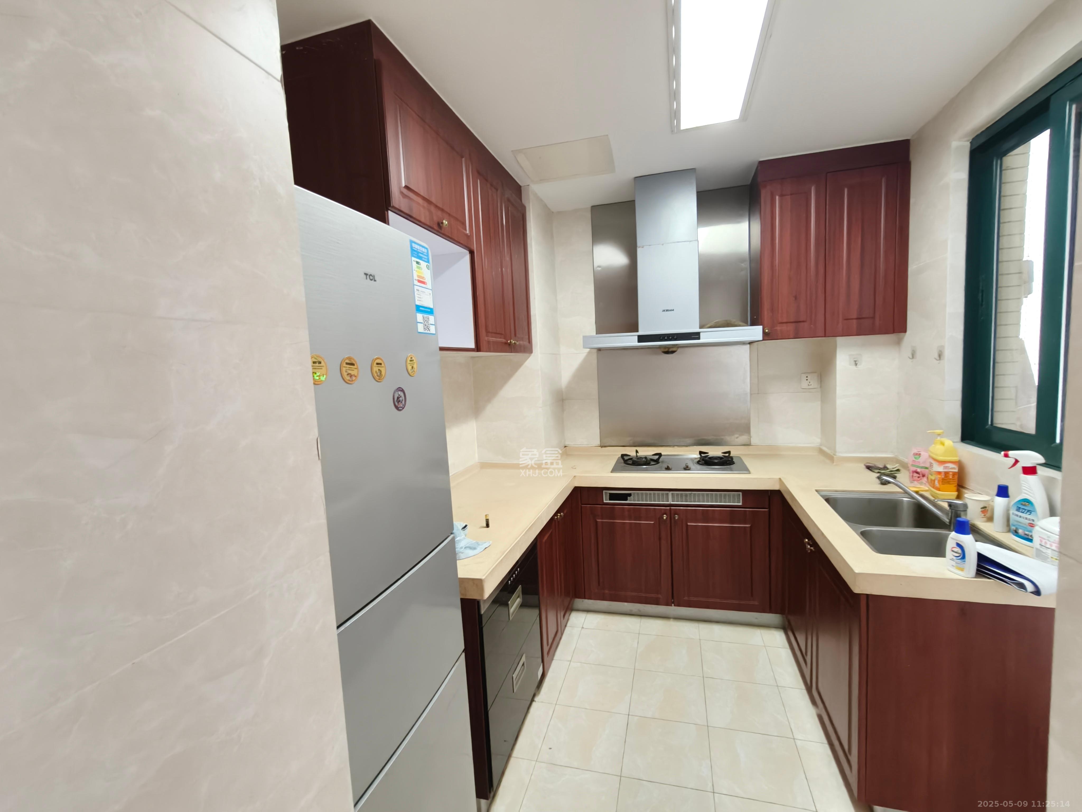 恒大翡翠华庭 3室2厅2卫 1900.0元/月 恒大翡翠华庭 3室2厅2卫 1900.0元/月室内图