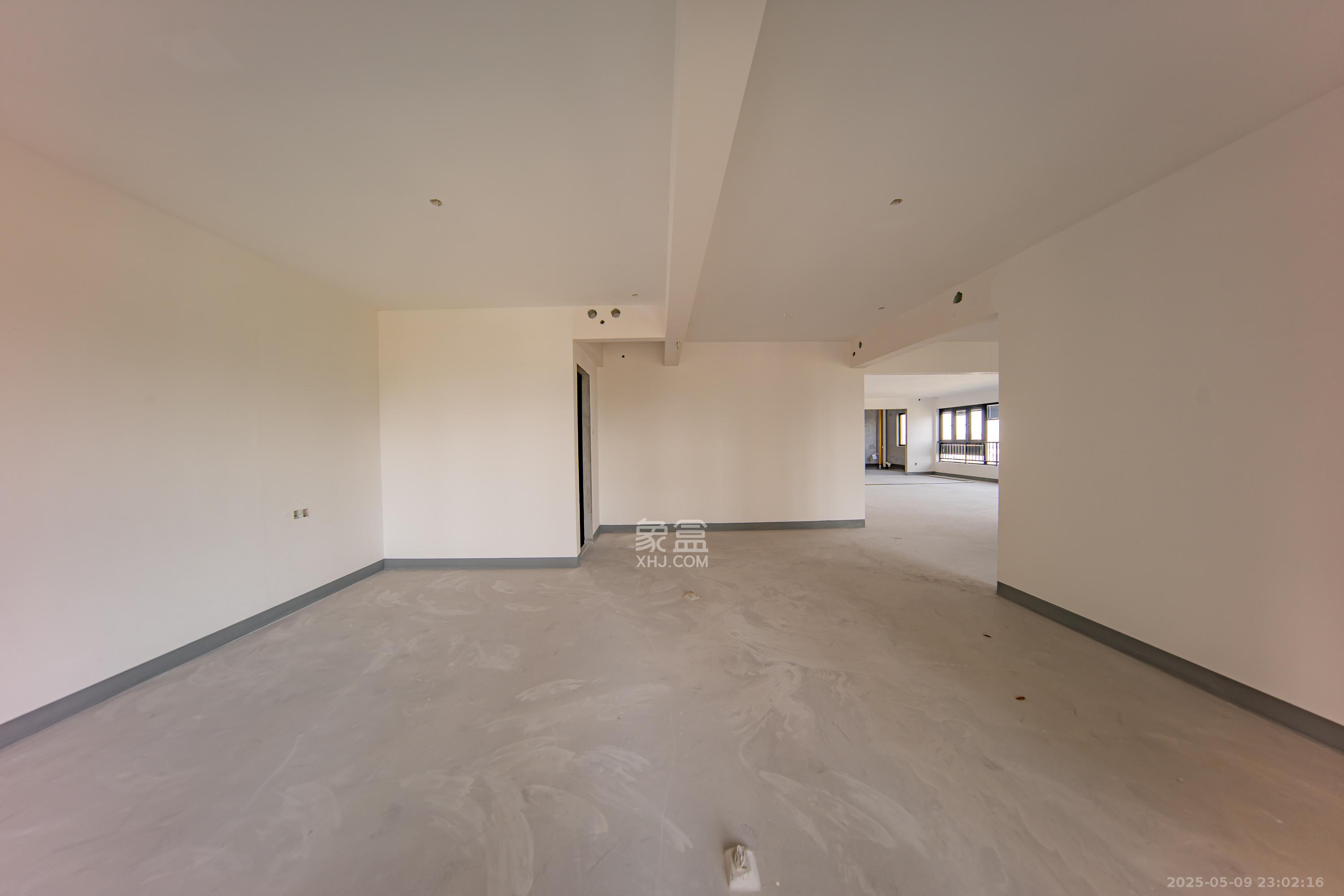 建投象山国际  5室2厅2卫   268.00万卧室