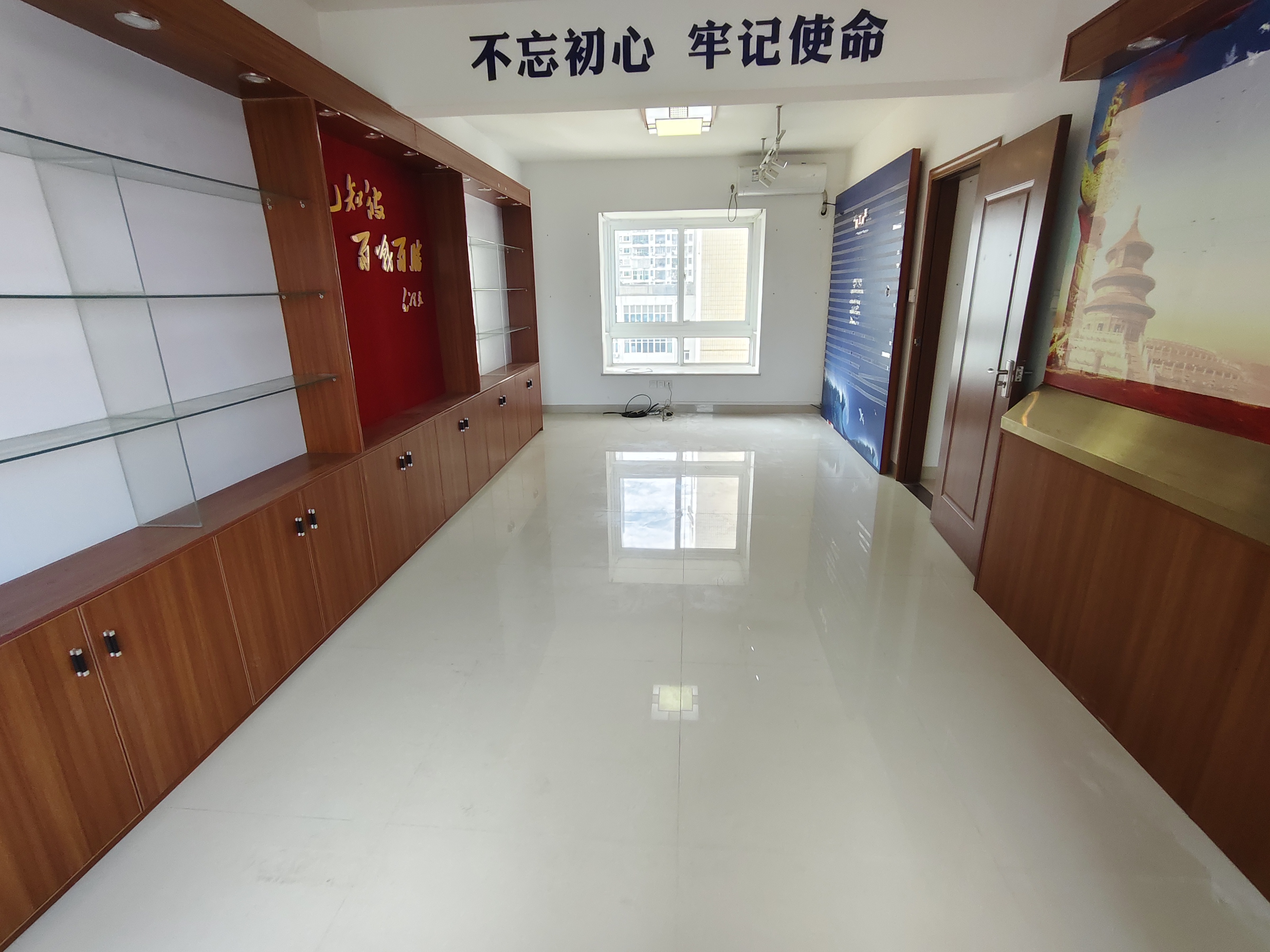 正业广场  3室2厅2卫   3200.00元/月室内图