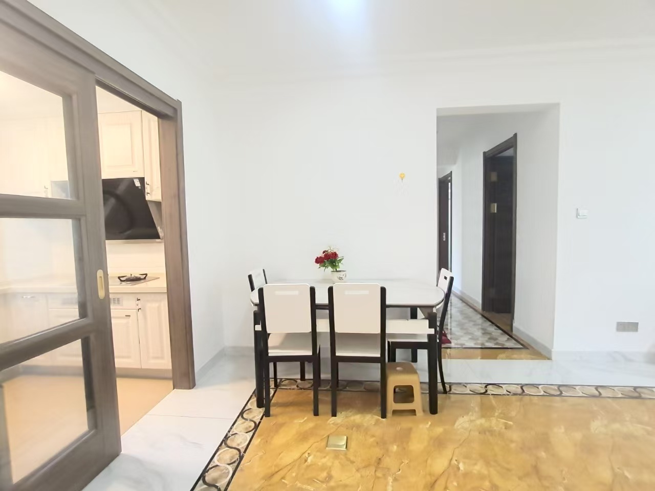 碧桂园梓山府 4室2厅2卫 2500.0元/月 碧桂园梓山府 4室2厅2卫 2500.0元/月室内图