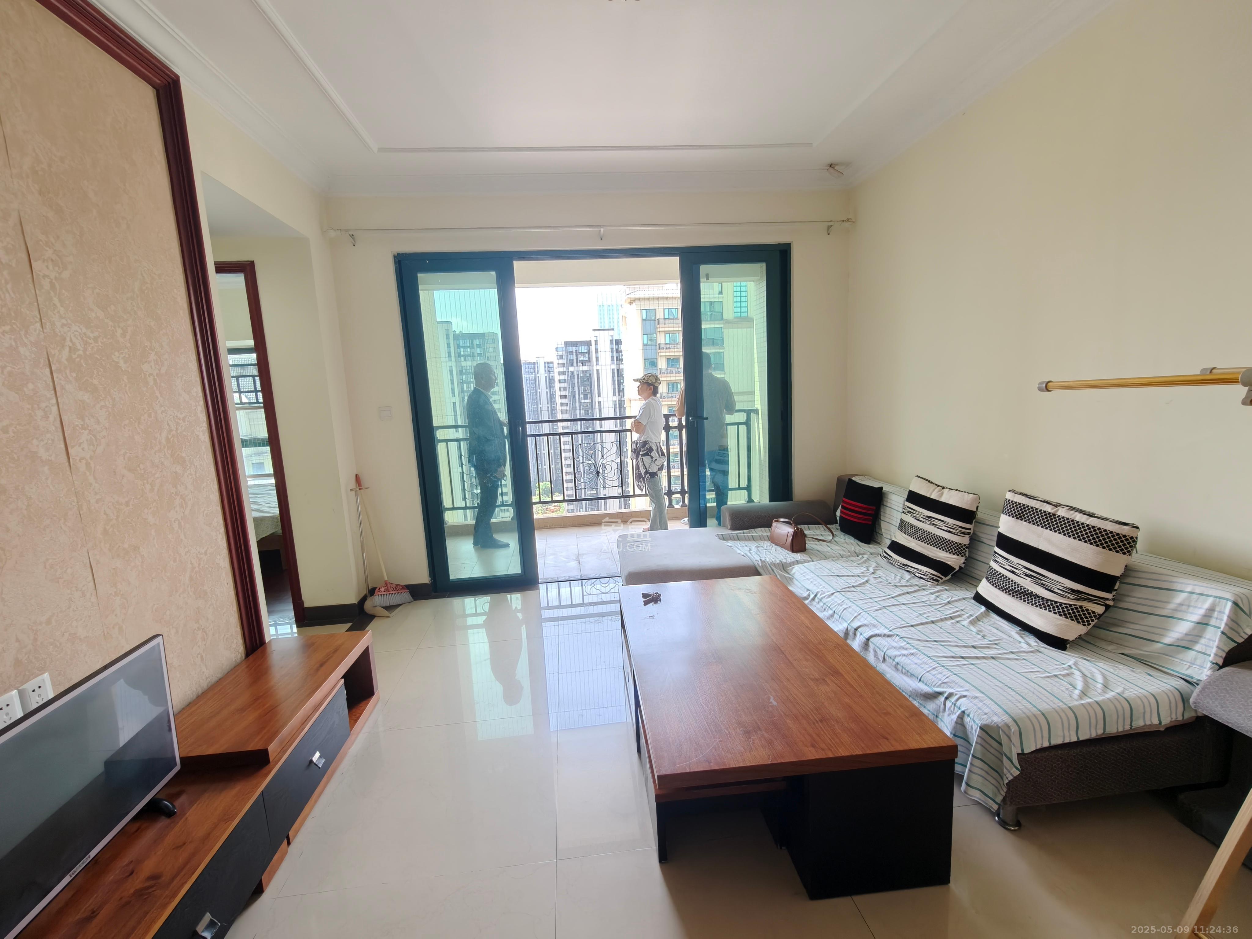 恒大翡翠华庭  3室2厅2卫    1900.0元/月 恒大翡翠华庭  3室2厅2卫    1900.0元/月