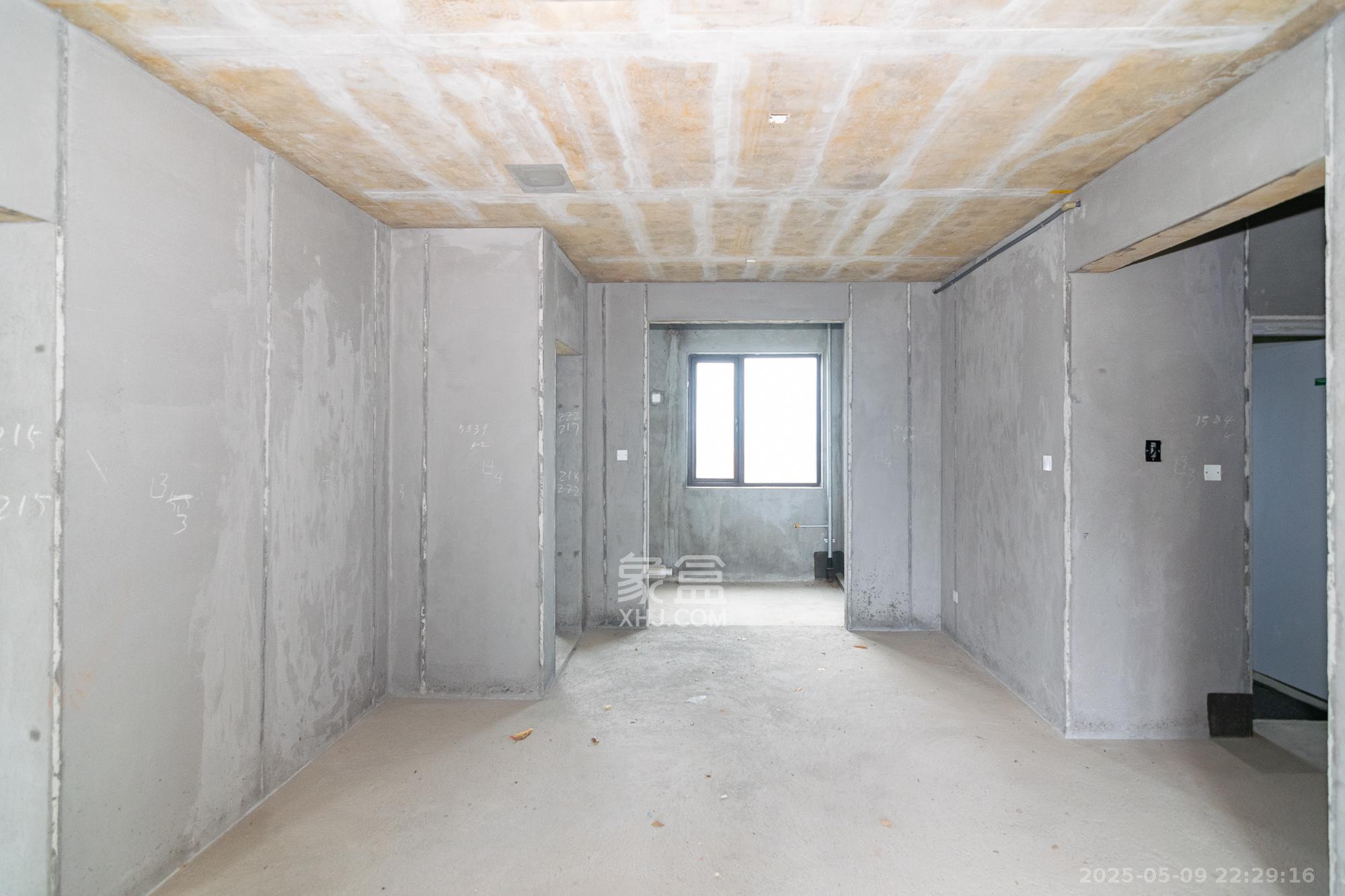 美的翰城  3室2厅2卫    63.8万 美的翰城  3室2厅2卫    63.8万客厅