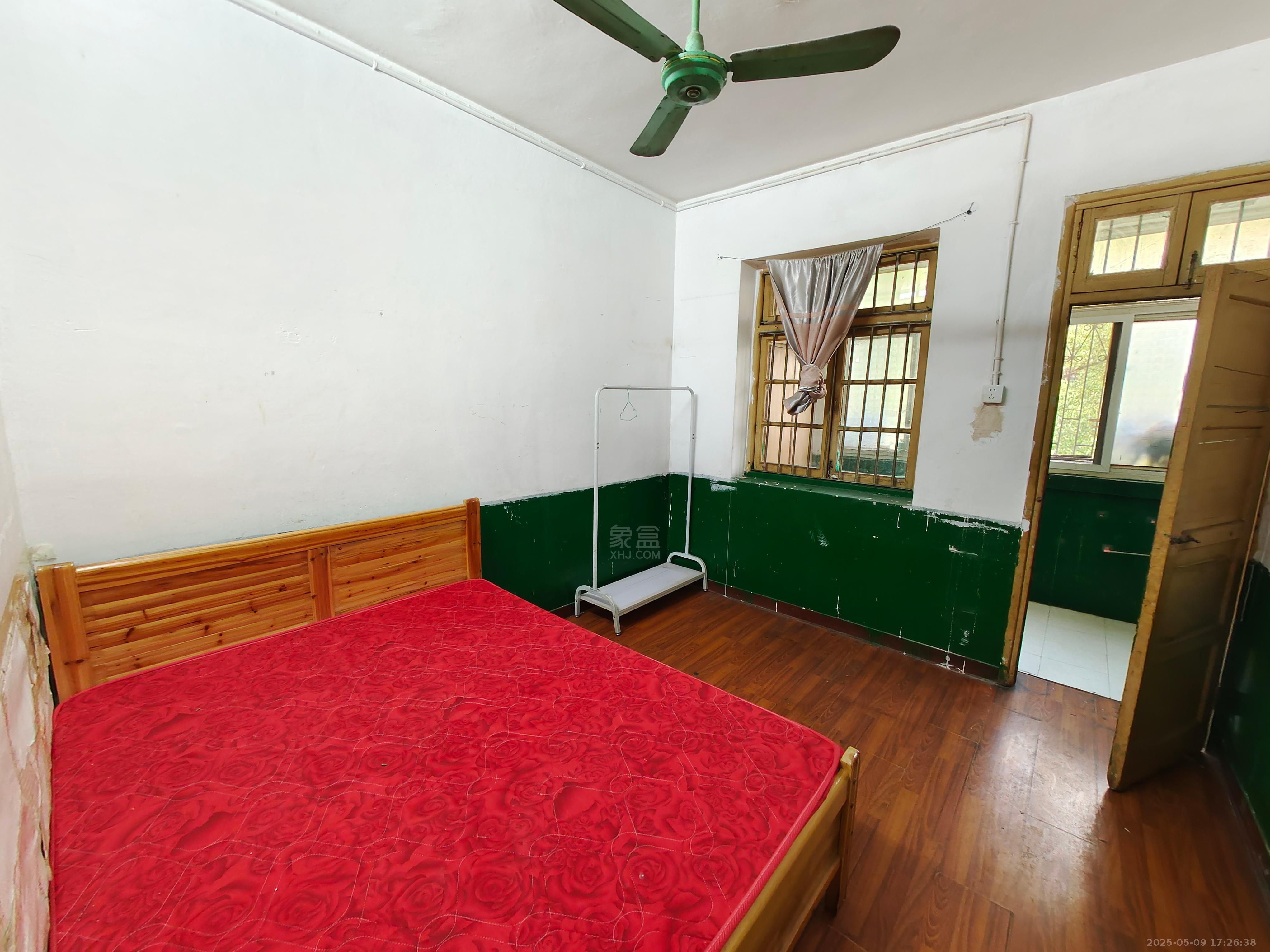 铁路小区  2室1厅1卫    1000.0元/月 铁路小区  2室1厅1卫    1000.0元/月室内图