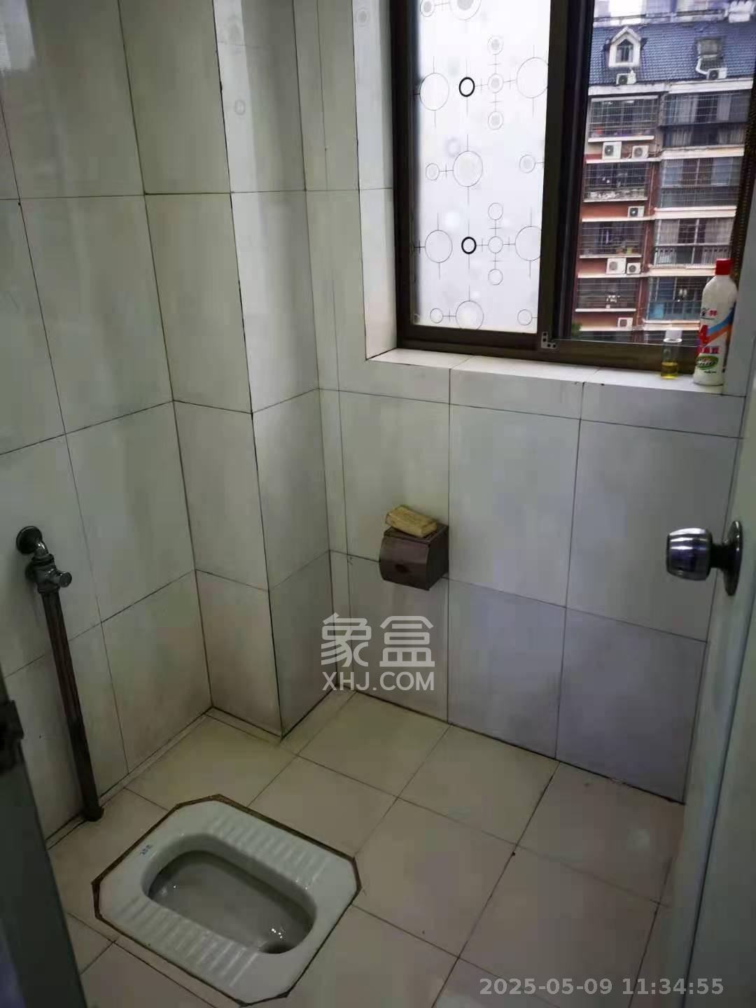 莲湖汽配城  2室1厅1卫   1550.00元/月室内图