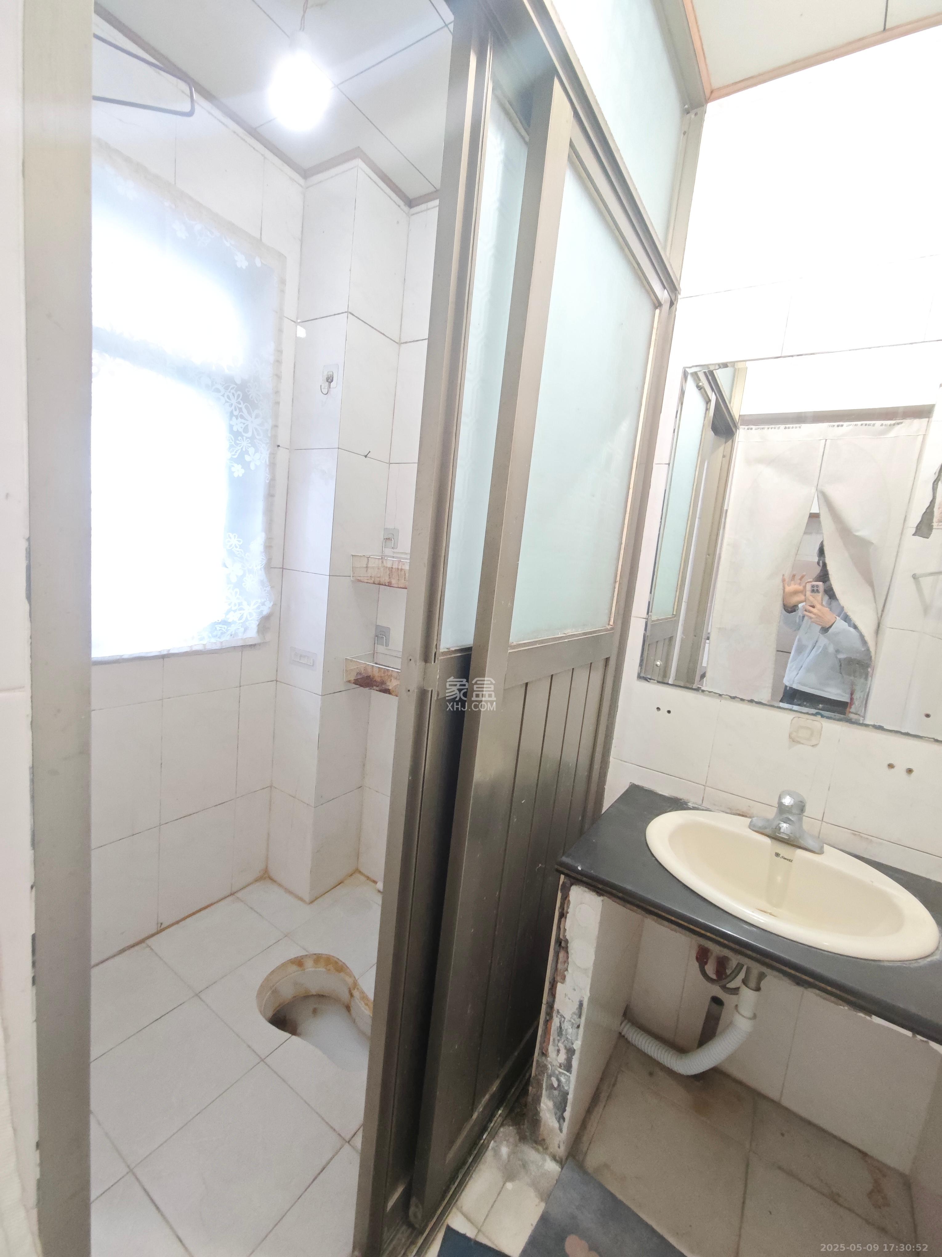 蚌塘小区  2室2厅1卫   1500.00元/月室内图