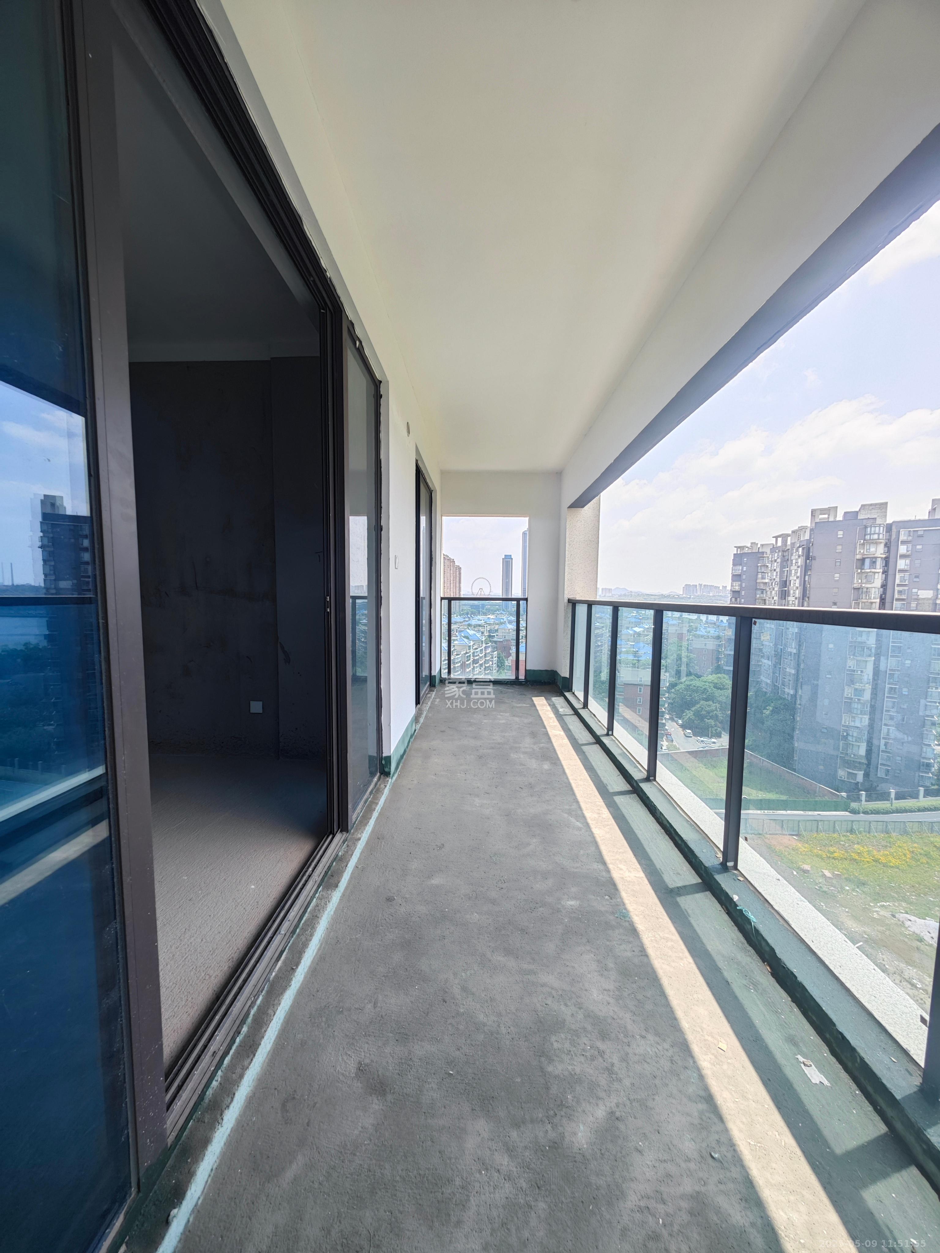 潭州壹号院  5室2厅2卫    69.3万 潭州壹号院  5室2厅2卫    69.3万客厅