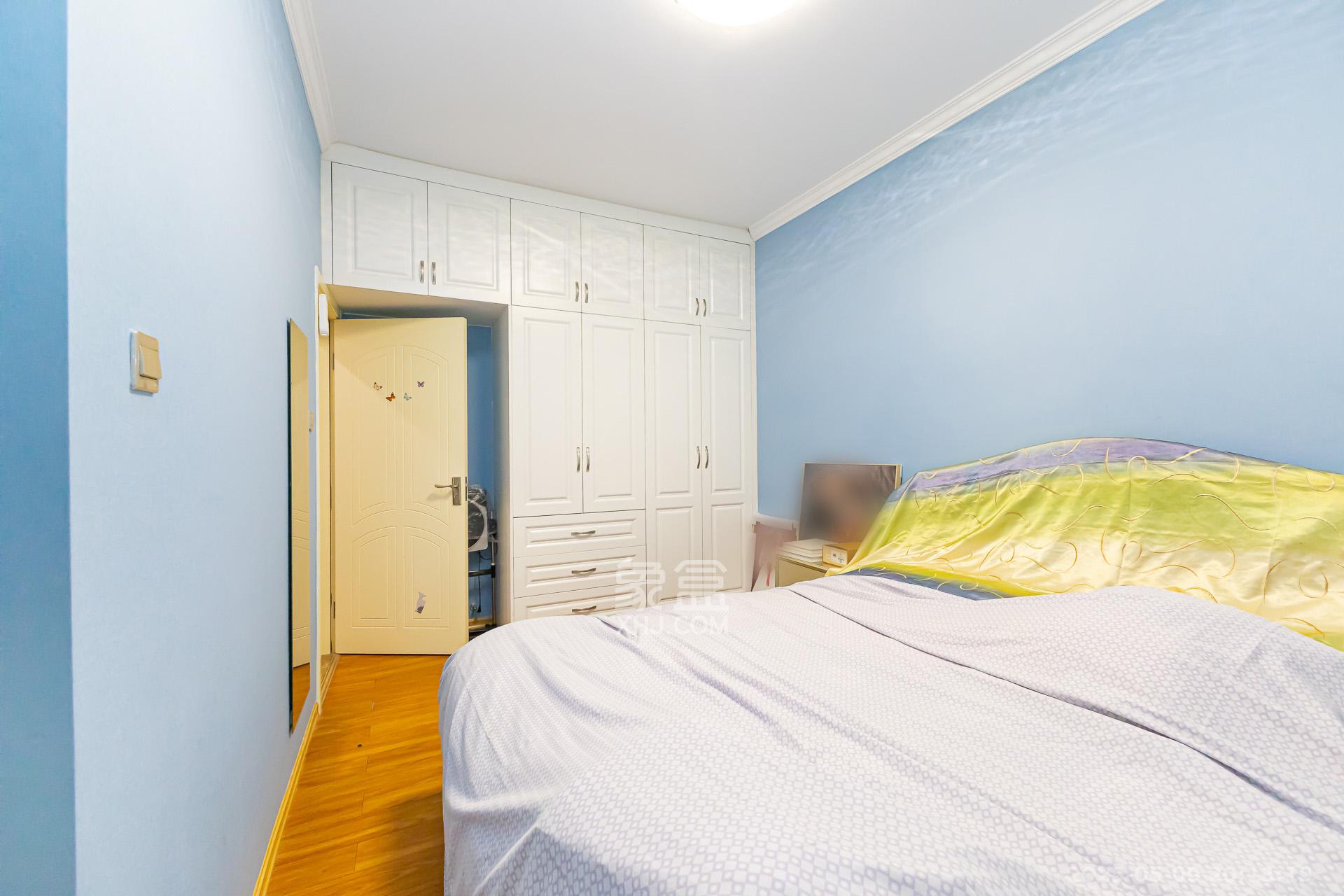 勤诚达新界 3室2厅1卫 90.0万 勤诚达新界 3室2厅1卫 90.0万卧室