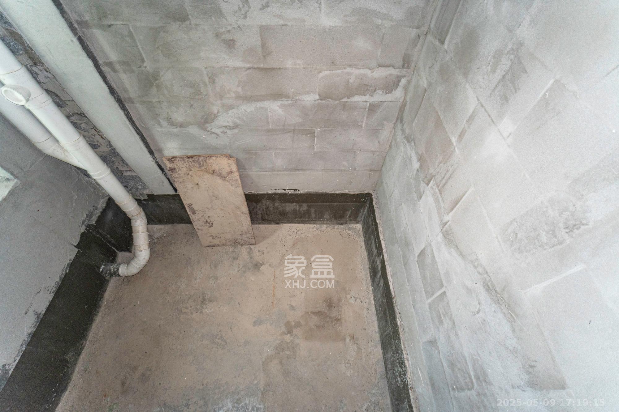 万科松湖天地  6室3厅3卫    698.0万 万科松湖天地  6室3厅3卫    698.0万卫生间