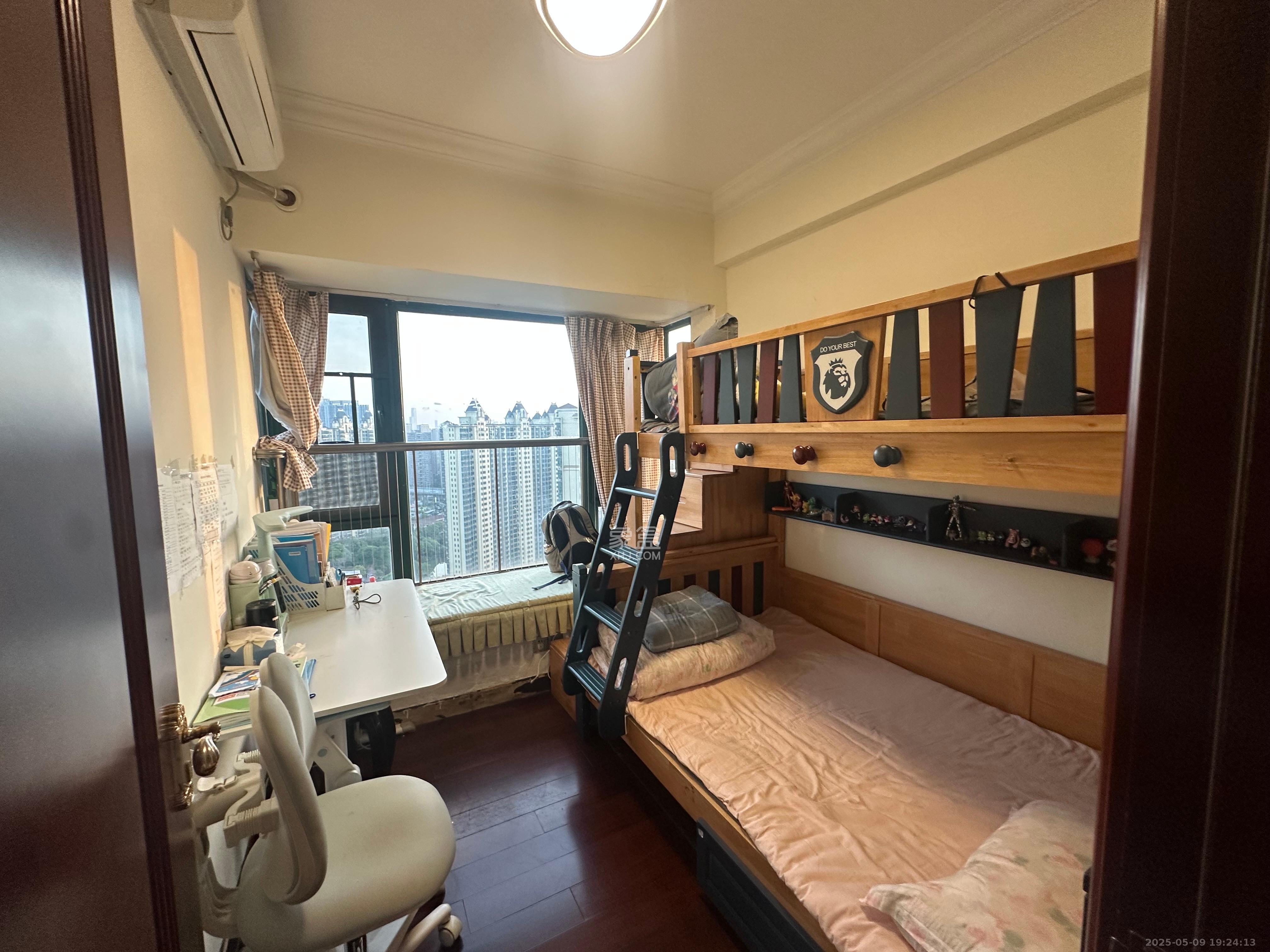 恒大雅苑 4室2厅2卫 3500.0元/月 恒大雅苑 4室2厅2卫 3500.0元/月室内图