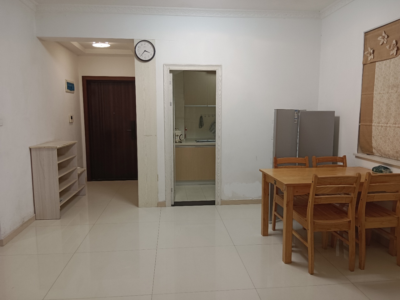 景湖春天 2室2厅1卫 1500.0元/月 景湖春天 2室2厅1卫 1500.0元/月室内图