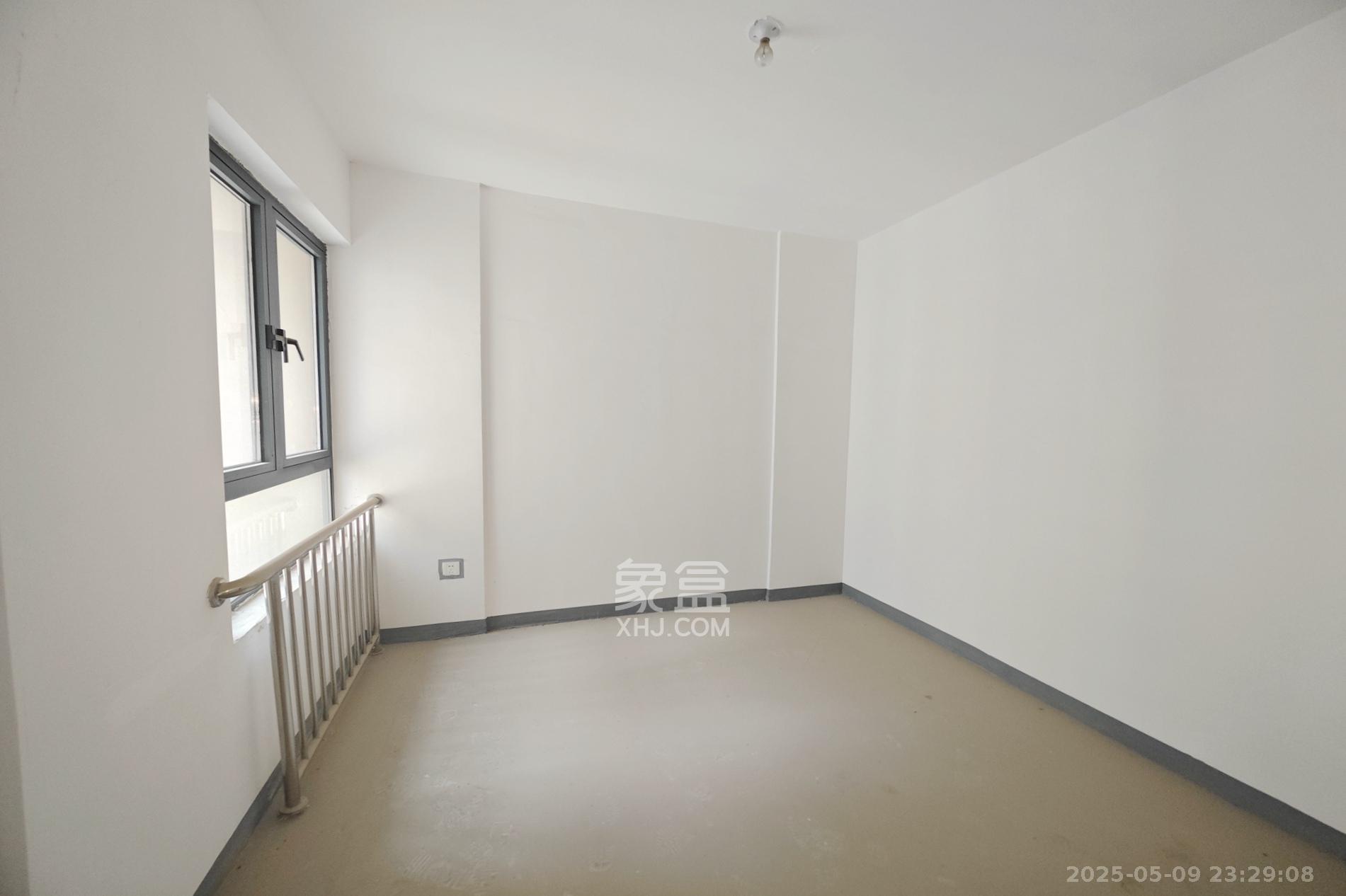 建发中央悦府  3室2厅2卫   145.00万卧室