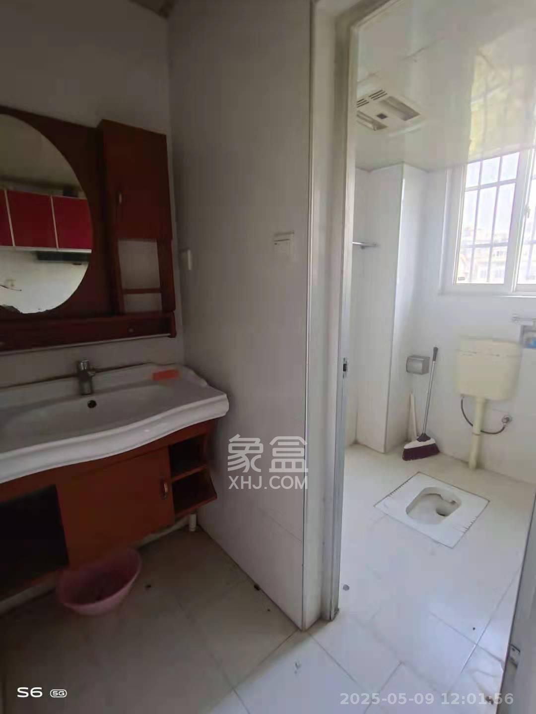 鄱阳小区  3室2厅1卫    1600.0元/月 鄱阳小区  3室2厅1卫    1600.0元/月室内图