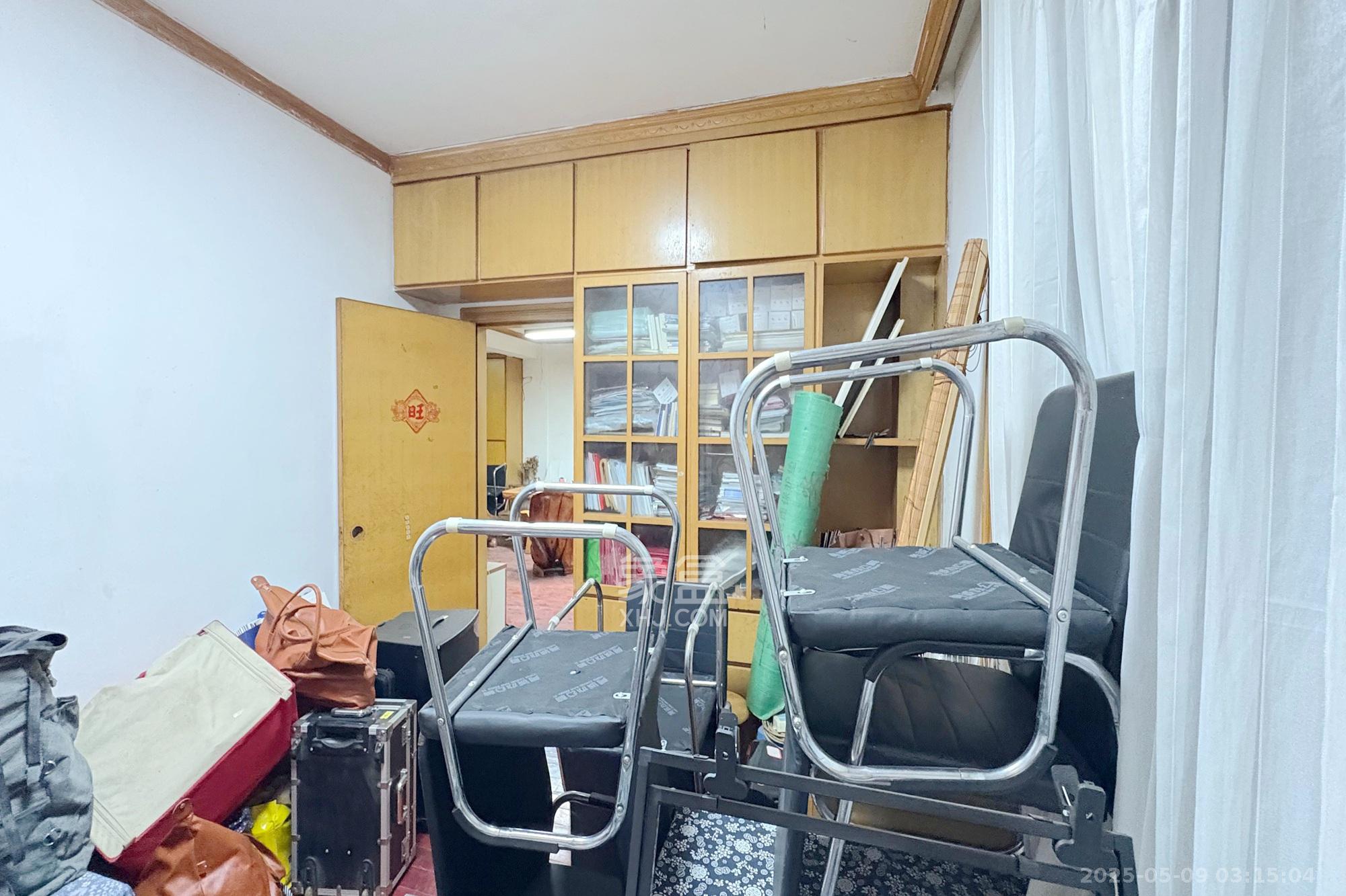 建材设计研究院综合楼（省建筑材料研究设计院宿舍）  2室1厅1卫   75.00万卧室
