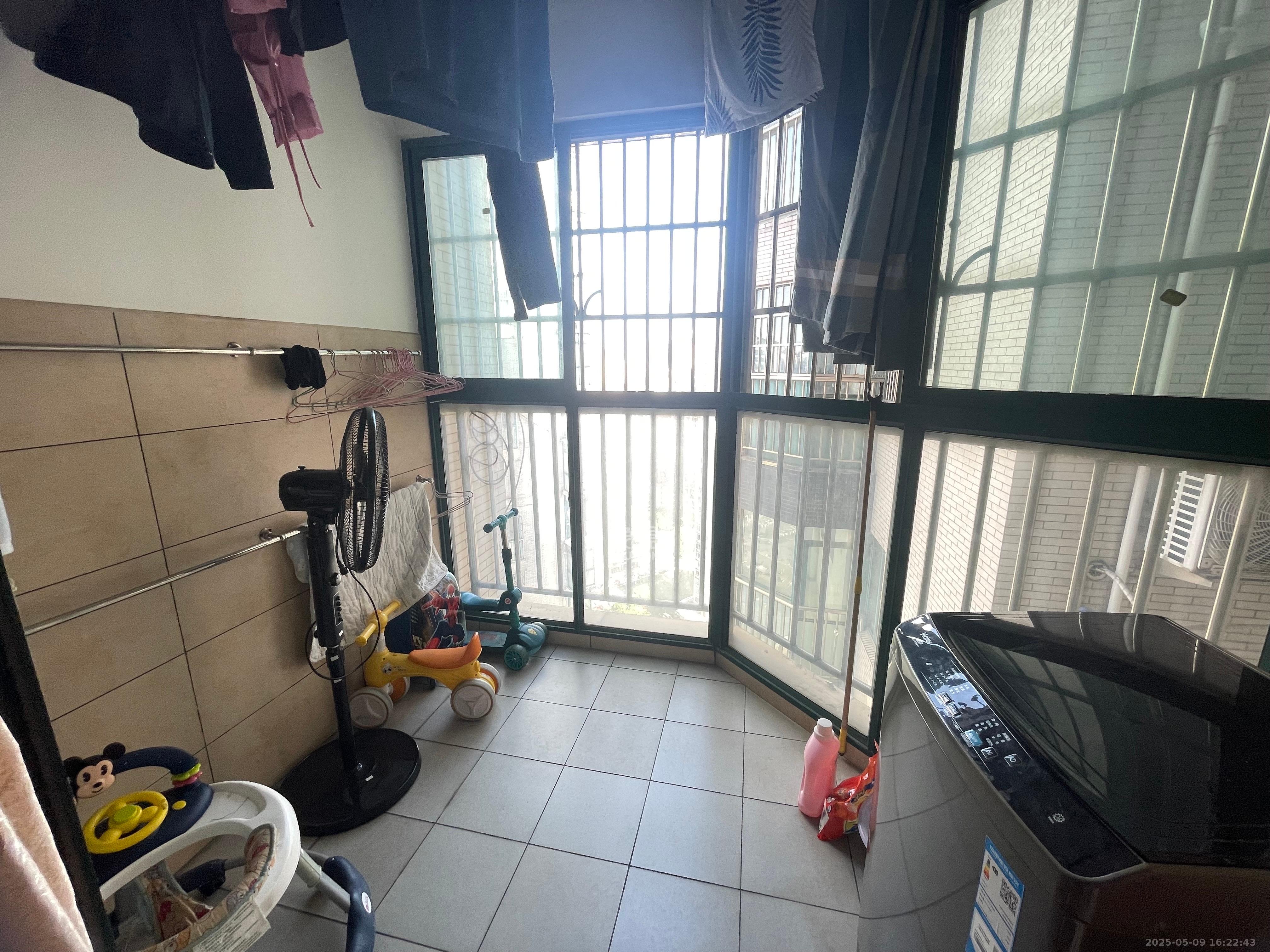 华天LOHO小镇 3室2厅1卫 2000.0元/月 华天LOHO小镇 3室2厅1卫 2000.0元/月室内图