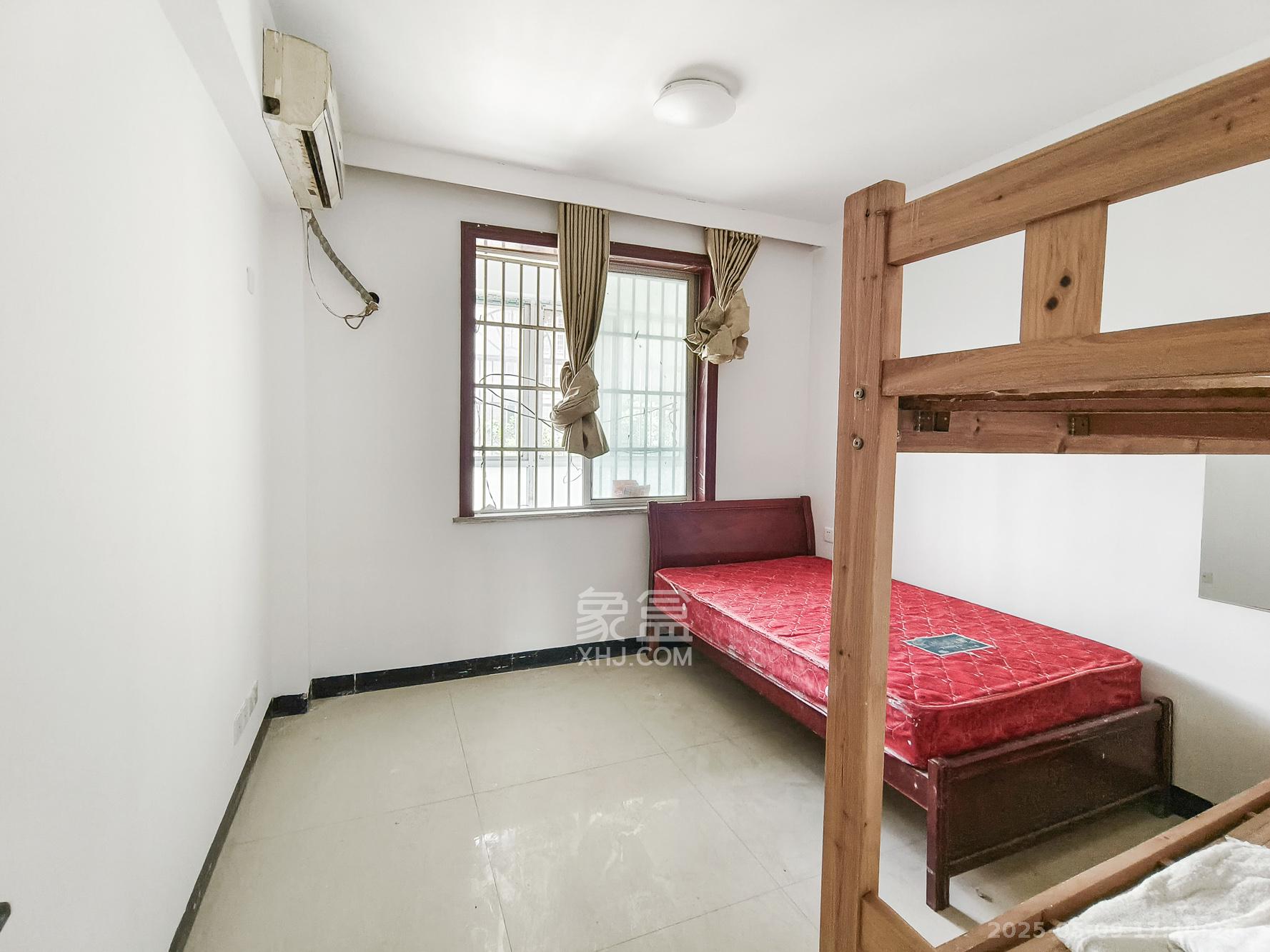 红树湾 5室2厅1卫 73.0万 红树湾 5室2厅1卫 73.0万卧室