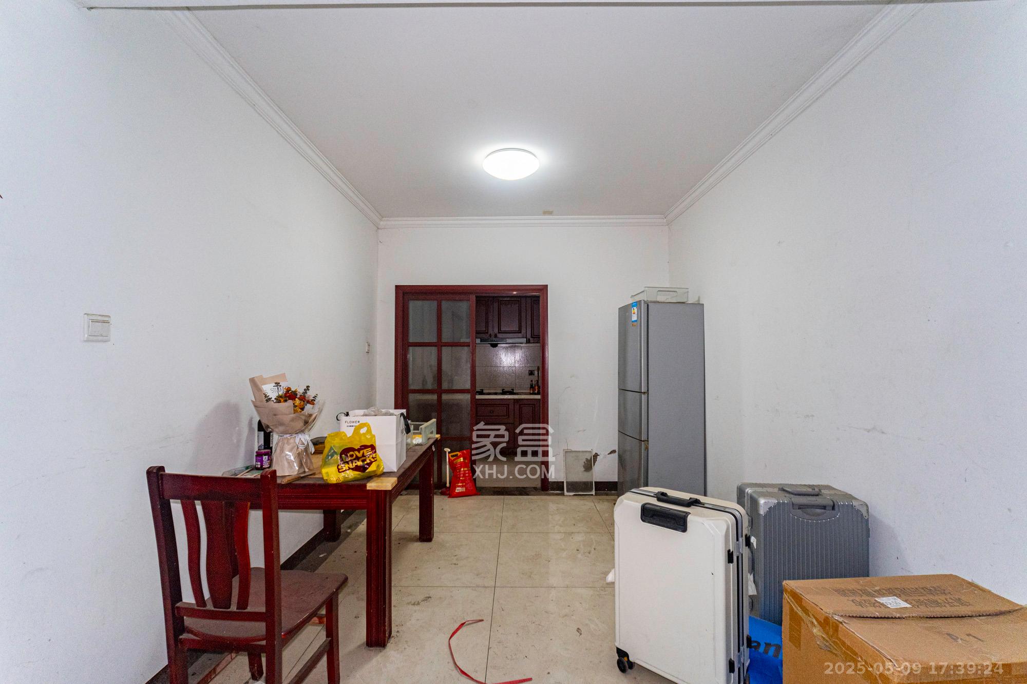 新长海广场 3室2厅2卫 78.8万 新长海广场 3室2厅2卫 78.8万客厅