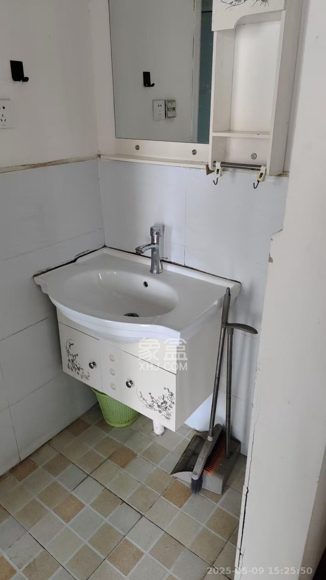 地质家园一、二期(地泰人民公馆) 3室2厅1卫 3340.0元/月 地质家园一、二期(地泰人民公馆) 3室2厅1卫 3340.0元/月室内图