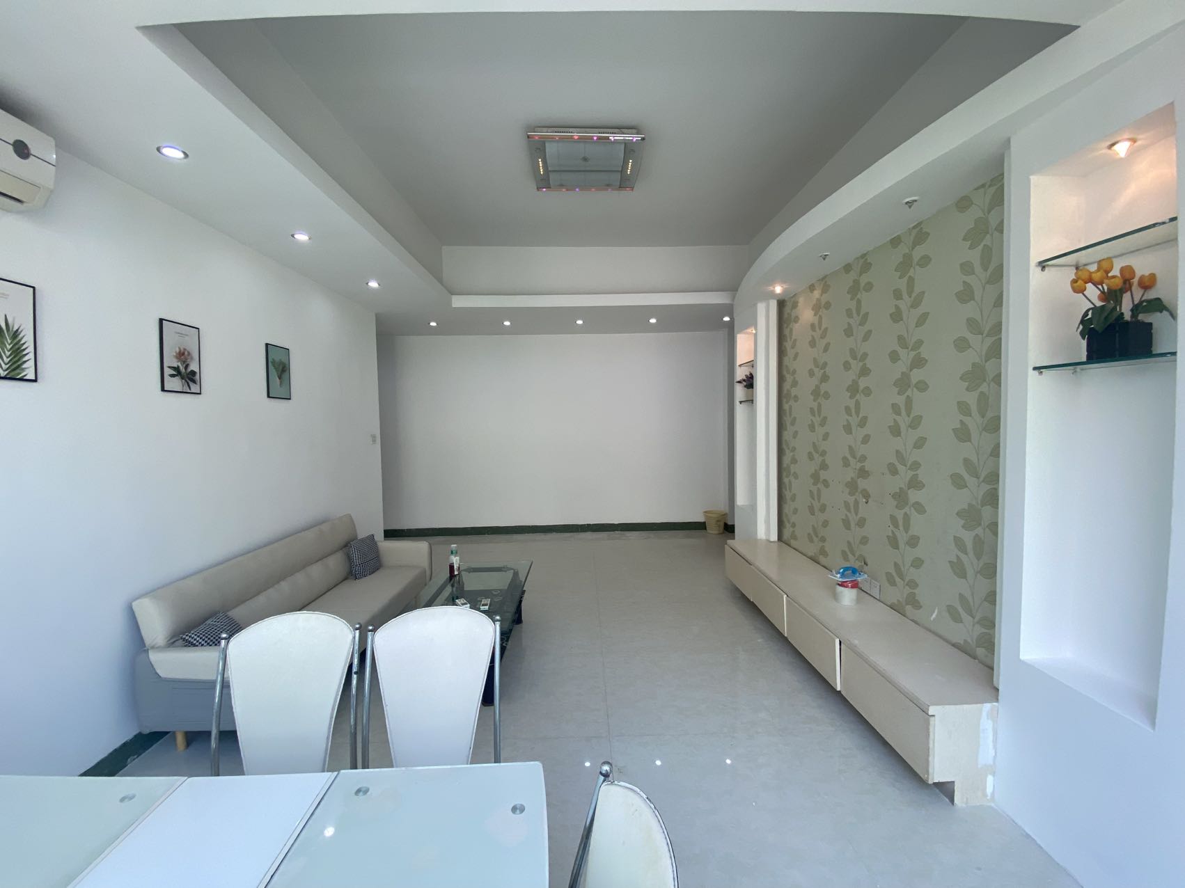 逸海春天 2室2厅1卫 2000.0元/月 逸海春天 2室2厅1卫 2000.0元/月室内图