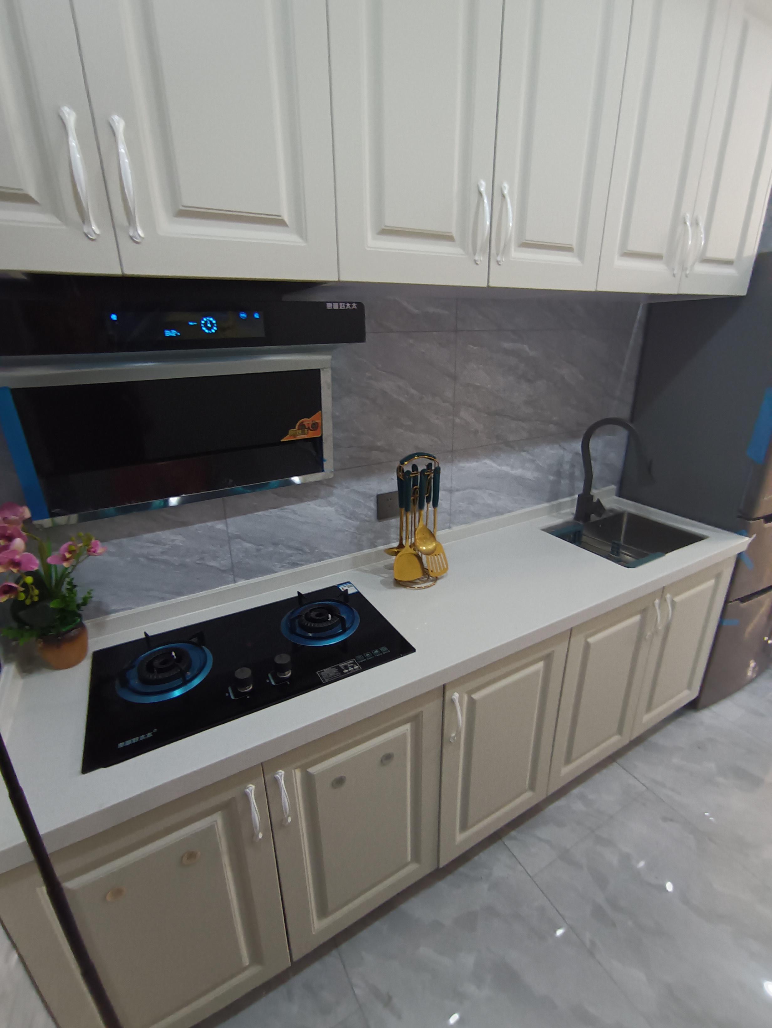 鸿昌盛大厦 2室1厅1卫 83.0万 鸿昌盛大厦 2室1厅1卫 83.0万客厅