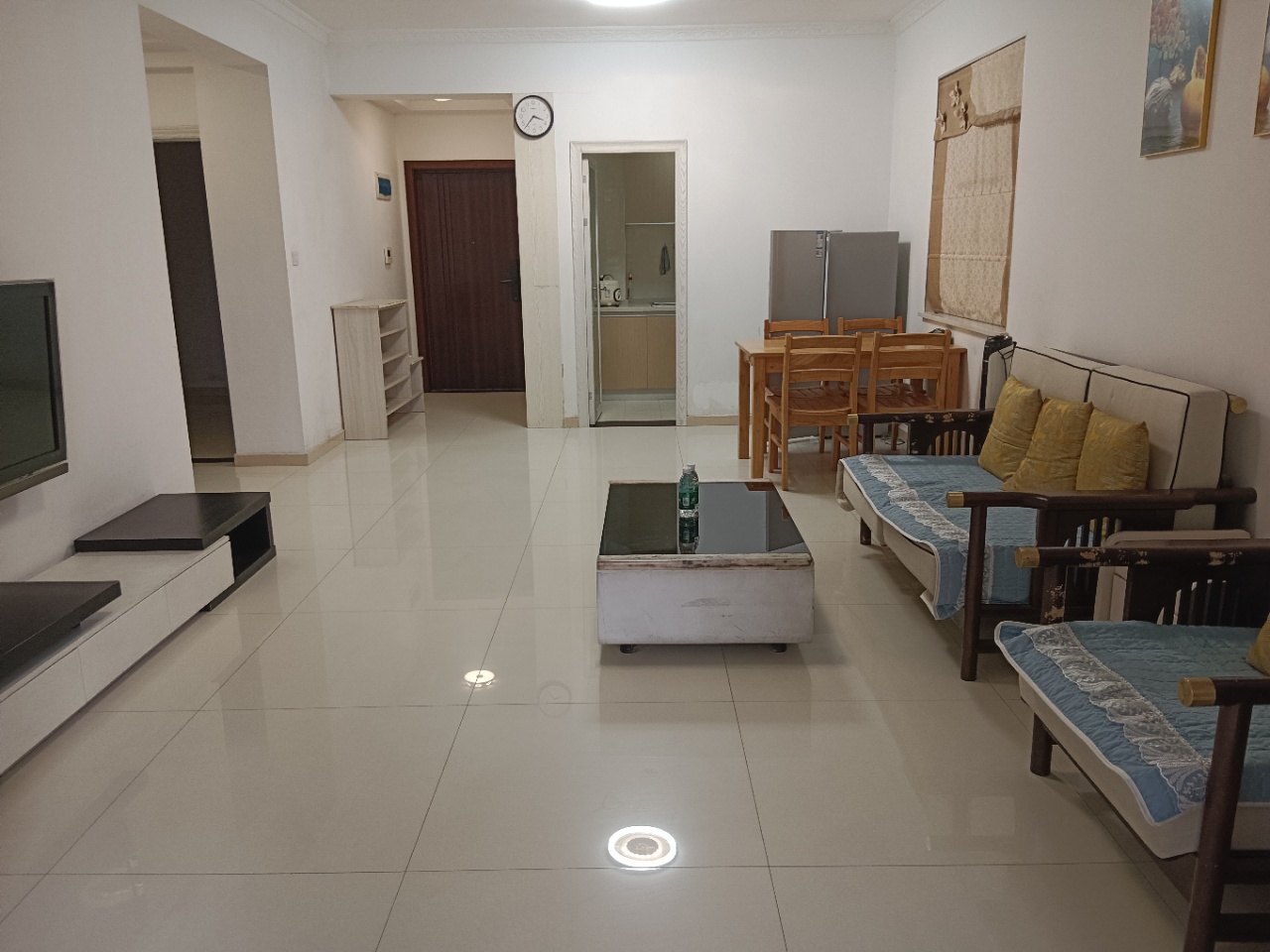 景湖春天 2室2厅1卫 1500.0元/月 景湖春天 2室2厅1卫 1500.0元/月室内图