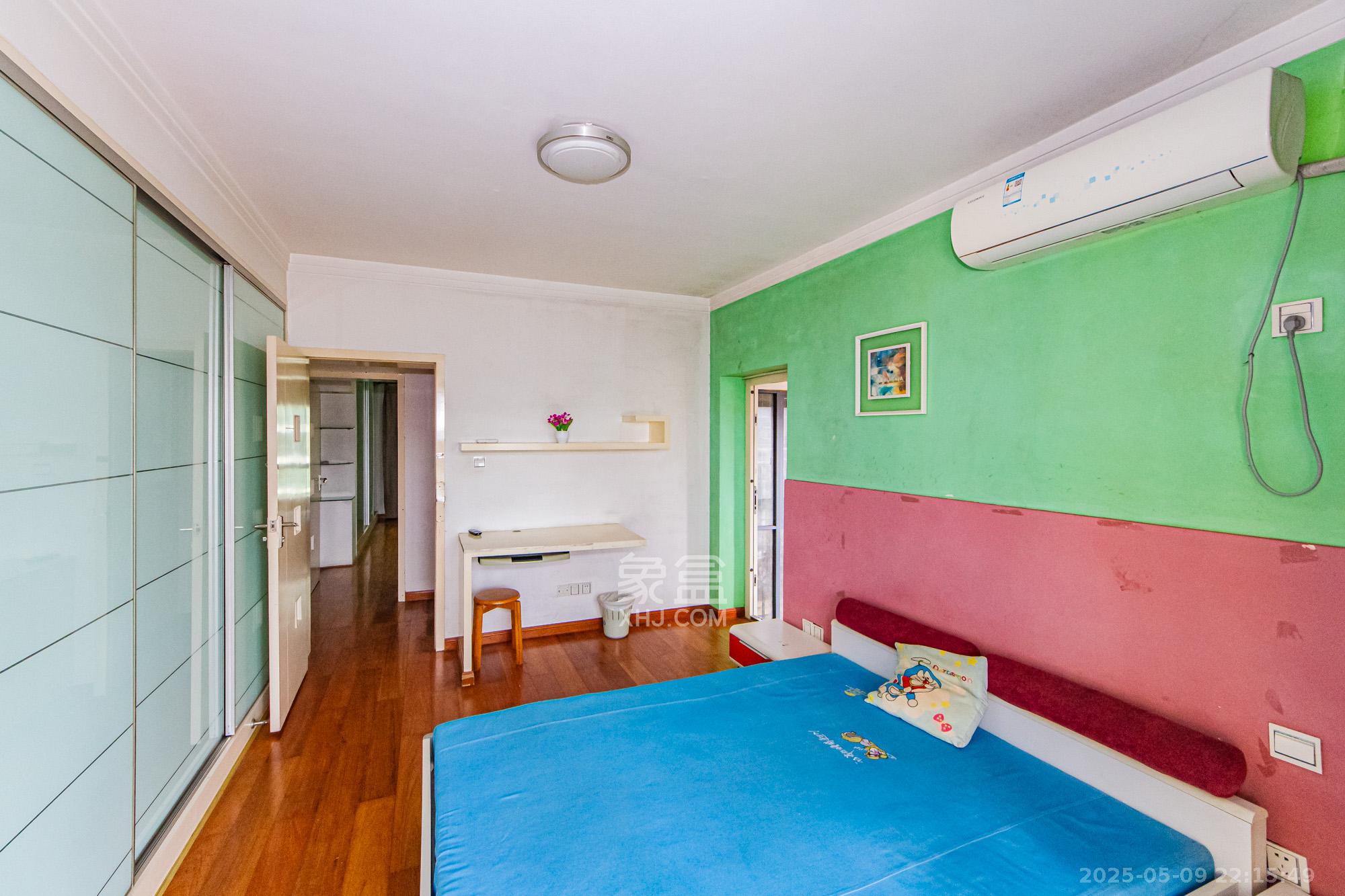 景香苑 3室2厅2卫 115.0万 景香苑 3室2厅2卫 115.0万卧室