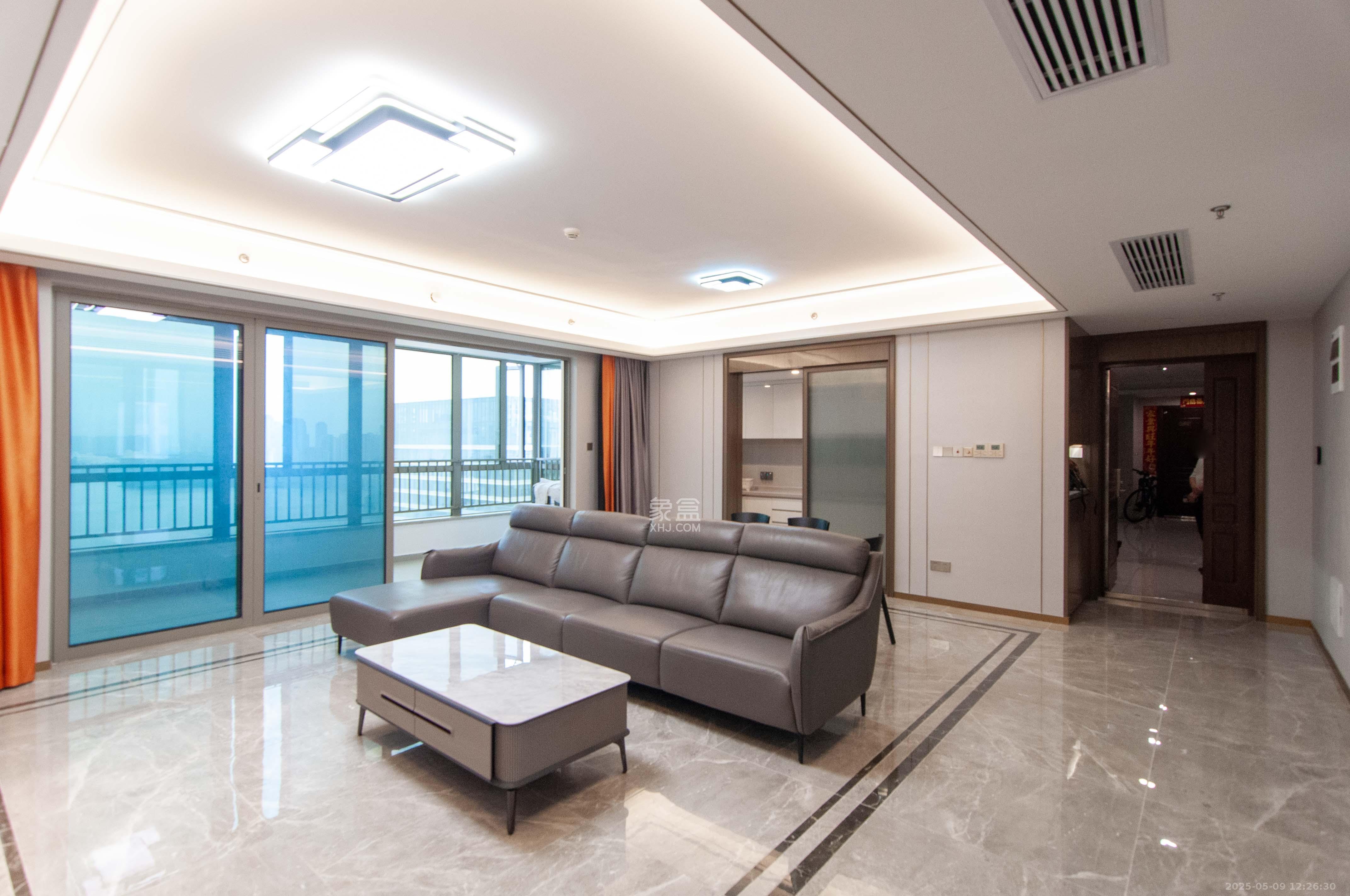 梅溪湖金茂湾  4室2厅2卫    315.0万 梅溪湖金茂湾  4室2厅2卫    315.0万客厅