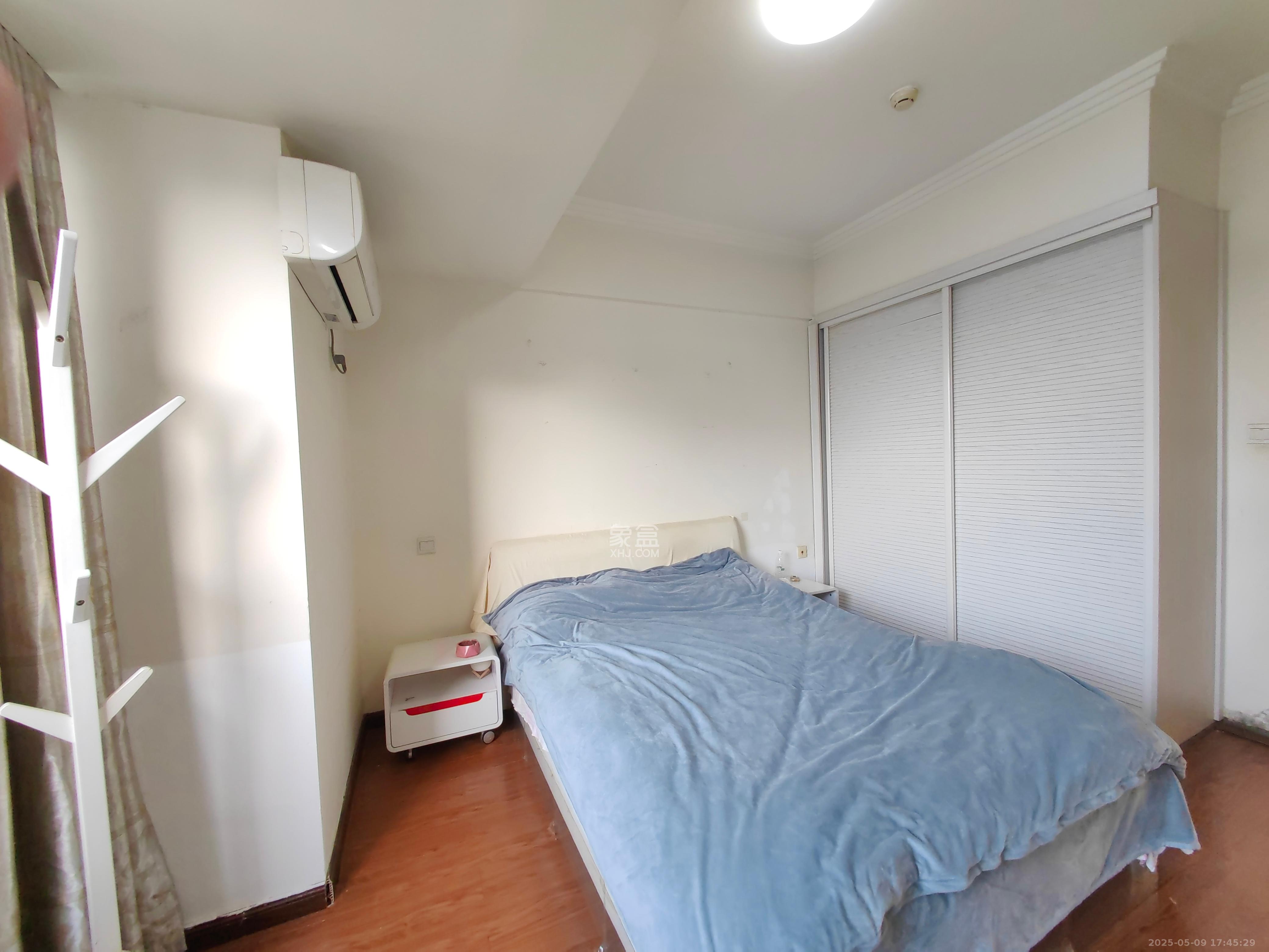 西子一间  2室1厅1卫   2300.00元/月室内图