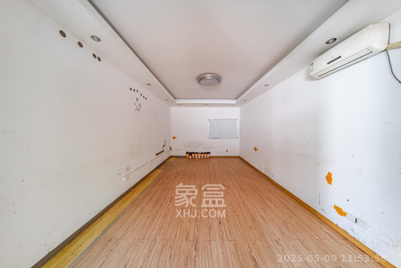 阳光100二期  4室2厅2卫    5000.0元/月室内图