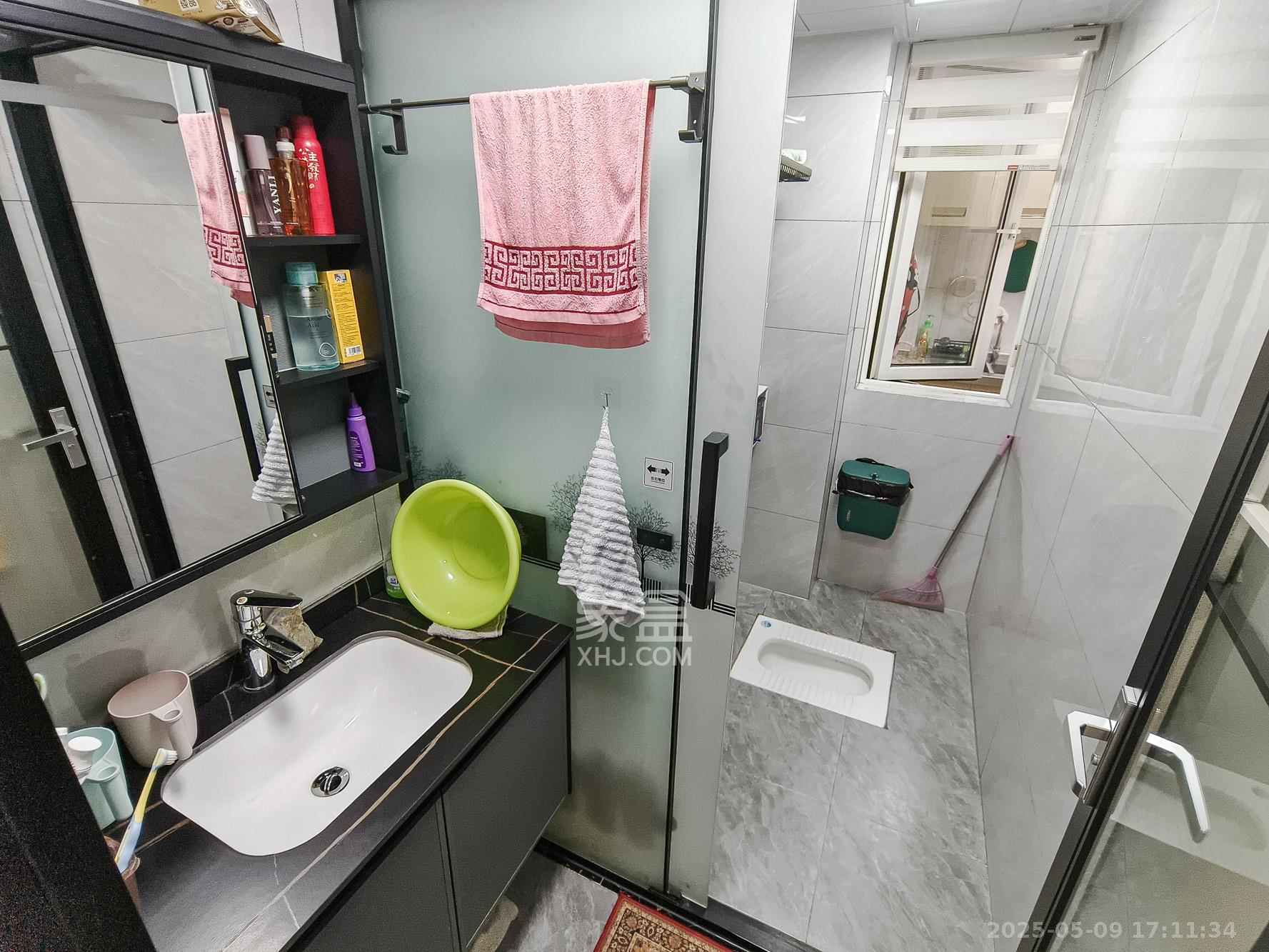 保利香槟国际  3室2厅2卫    95.0万 保利香槟国际  3室2厅2卫    95.0万卫生间