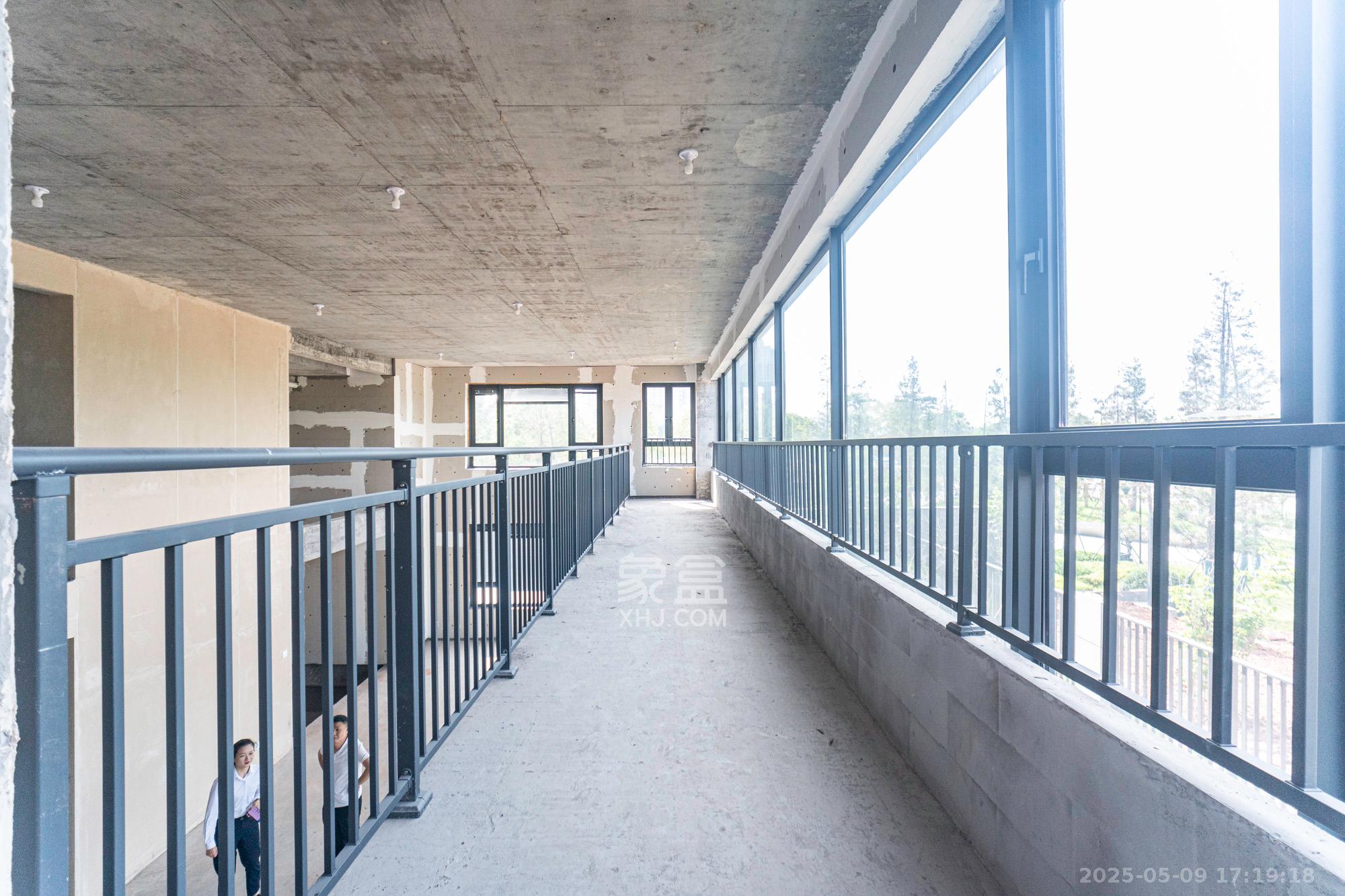 万科松湖天地  6室3厅3卫    698.0万 万科松湖天地  6室3厅3卫    698.0万阳台