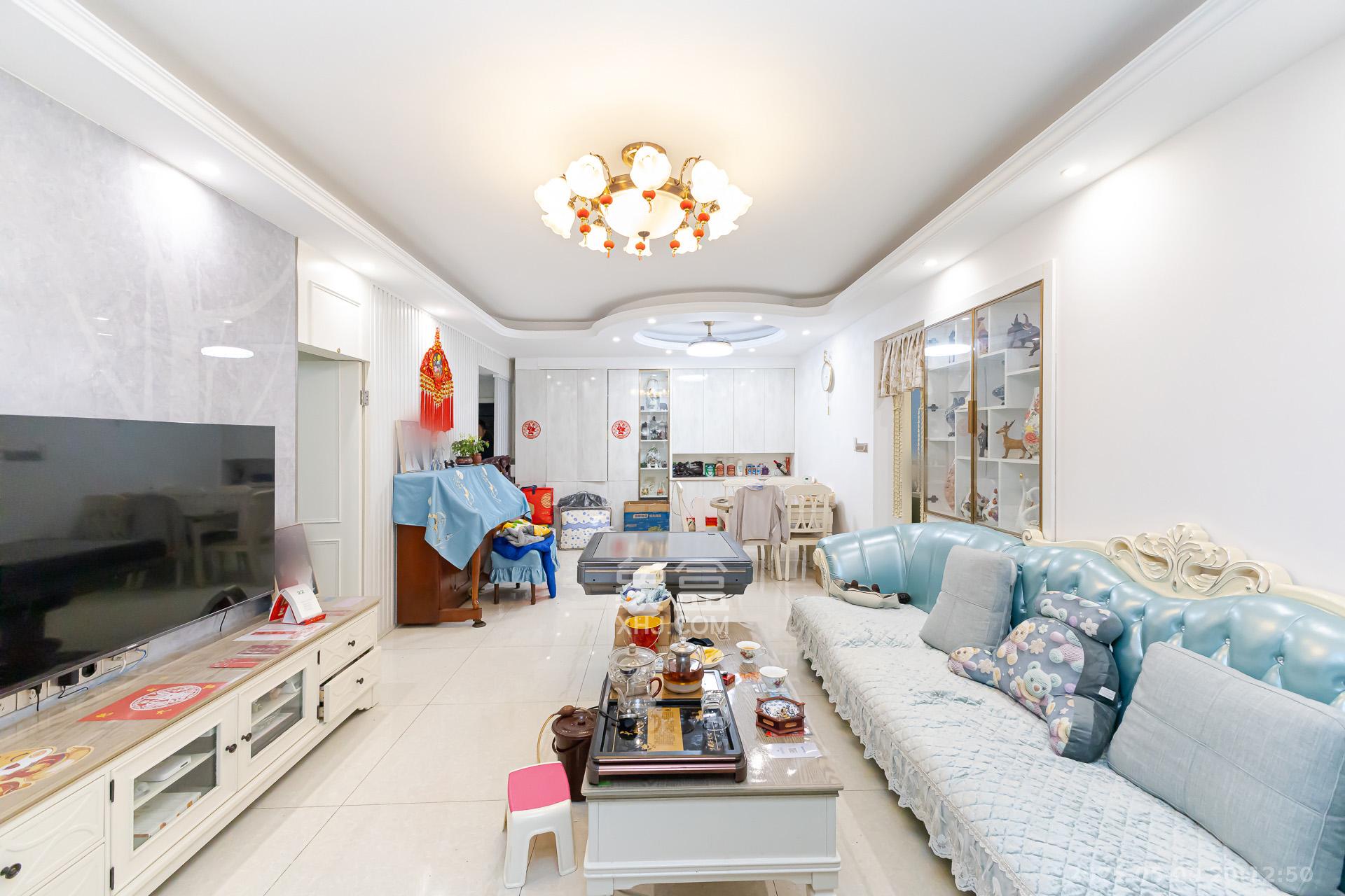 勤诚达新界 3室2厅1卫 90.0万 勤诚达新界 3室2厅1卫 90.0万客厅