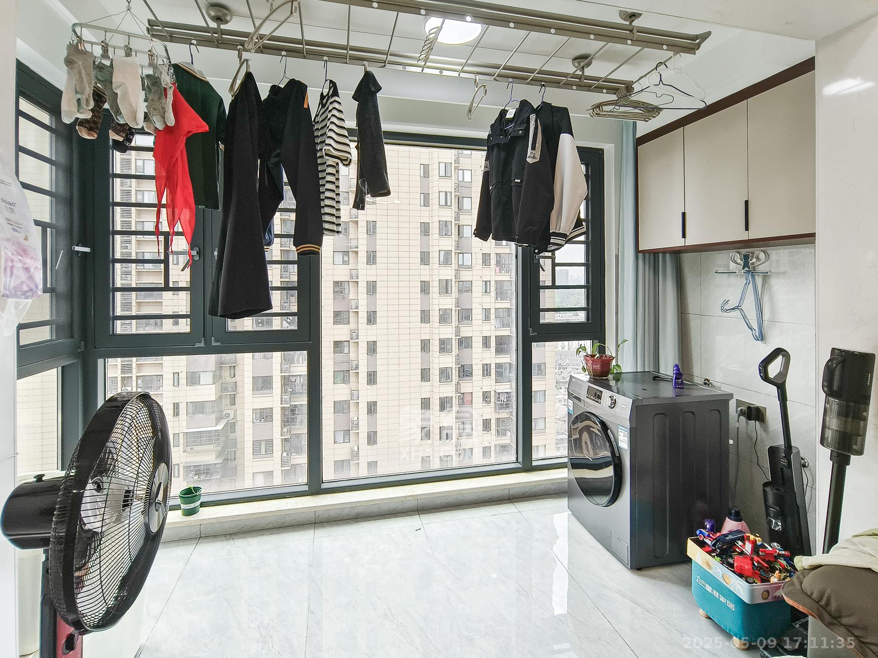 保利香槟国际  3室2厅2卫    95.0万 保利香槟国际  3室2厅2卫    95.0万阳台