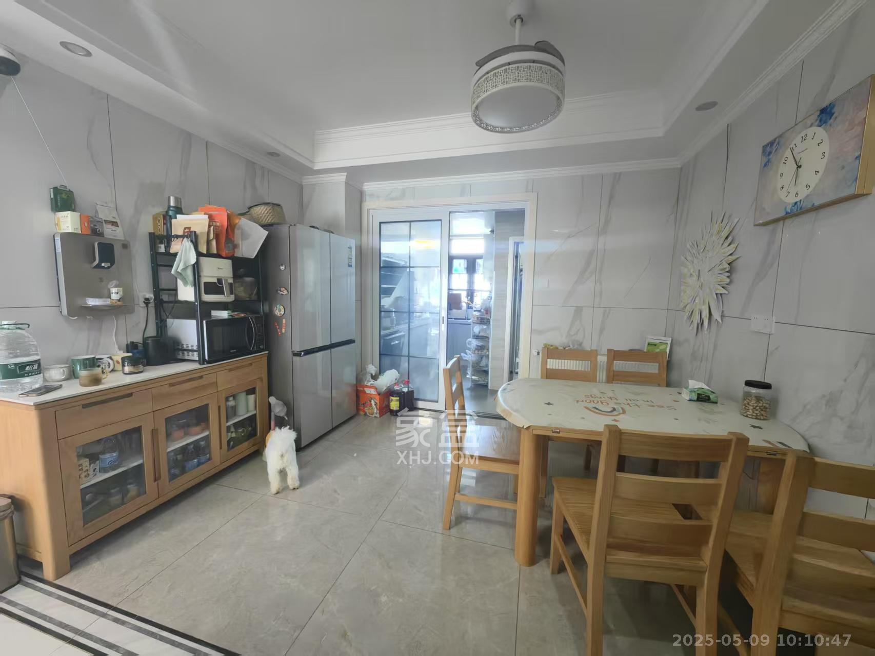 八方小区C区  3室2厅2卫   5500.00元/月室内图