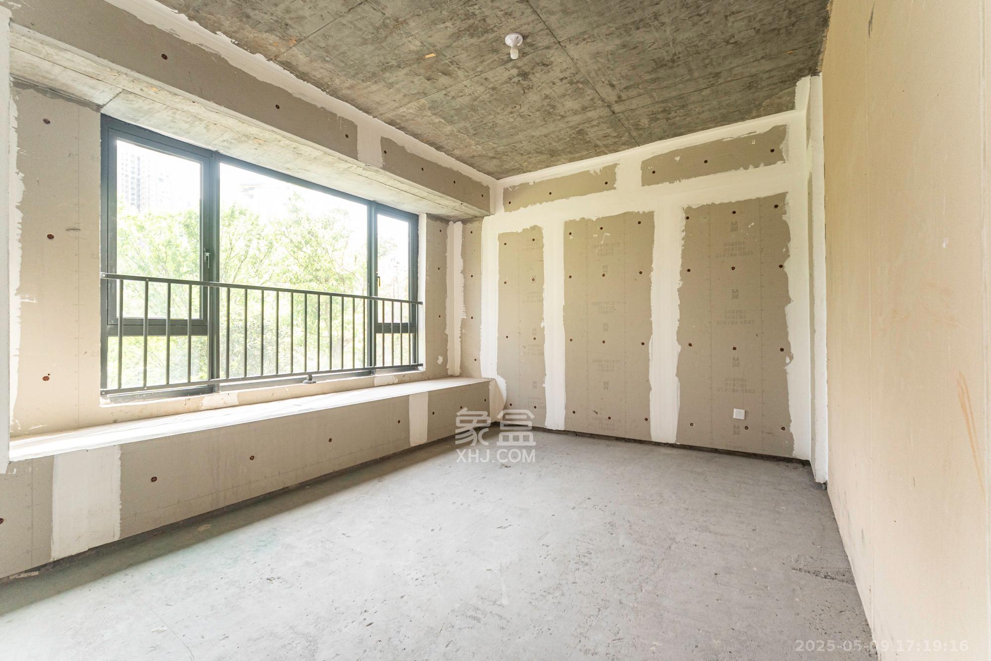 万科松湖天地  6室3厅3卫    698.0万 万科松湖天地  6室3厅3卫    698.0万卧室