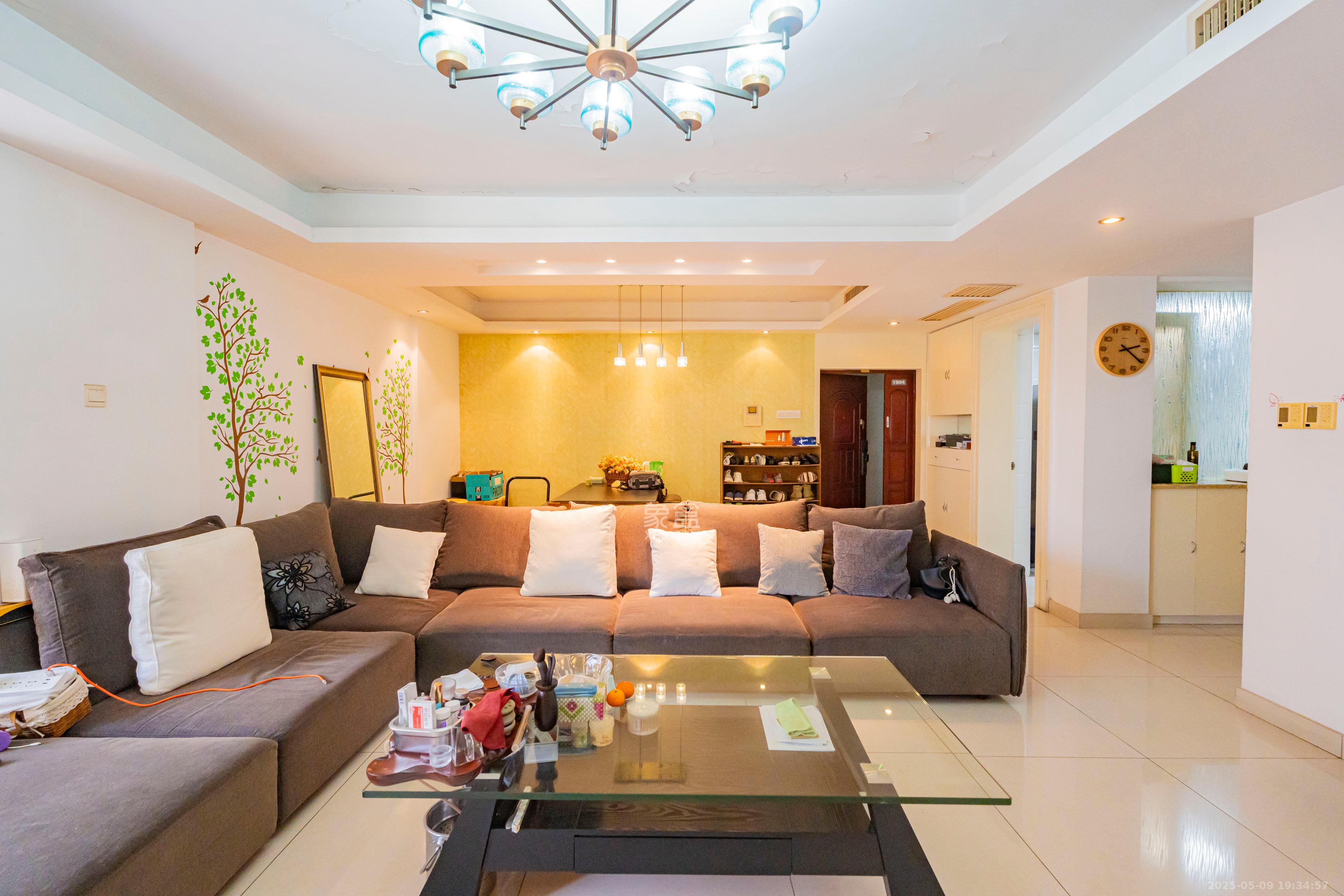 天健芙蓉盛世一期 3室1厅1卫 130.0万 天健芙蓉盛世一期 3室1厅1卫 130.0万客厅